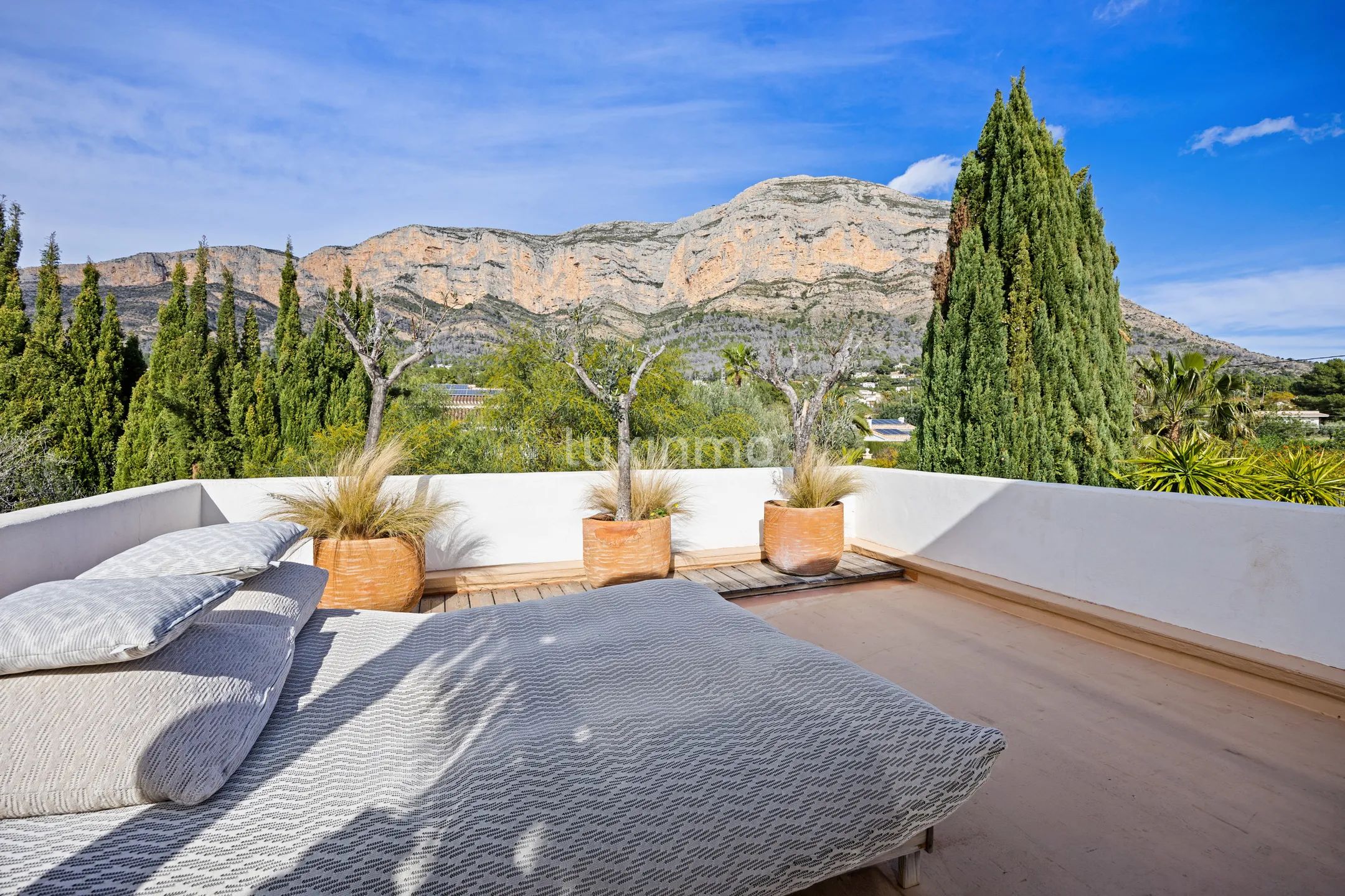 Mediterranean villa with guest house in Montgó, Jávea — photo 40