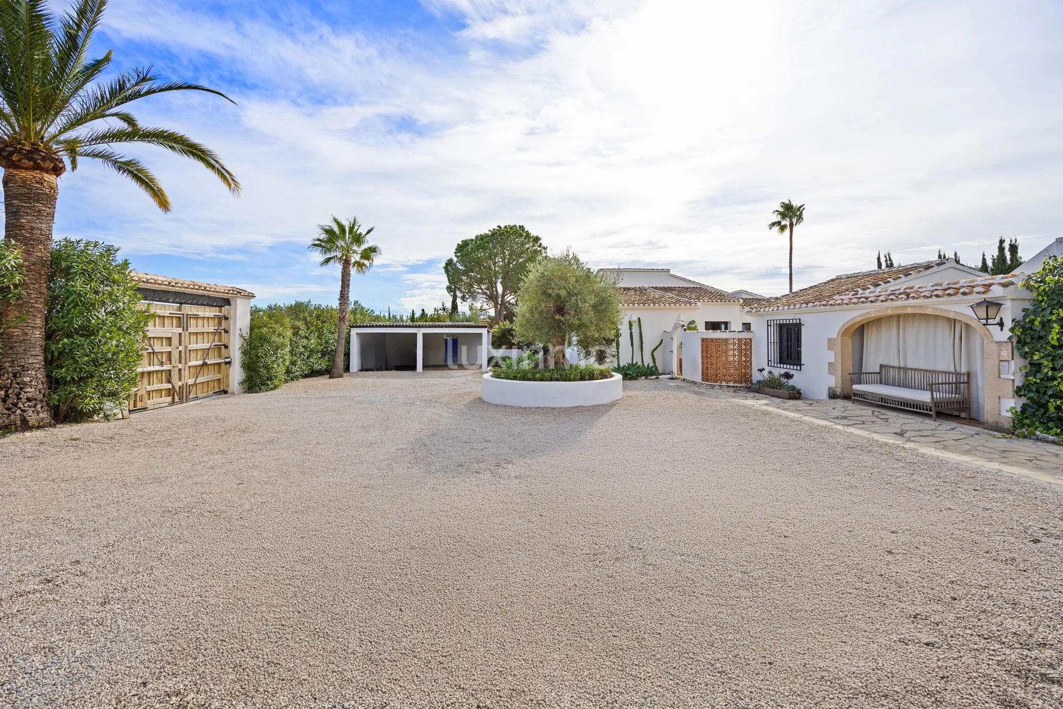 Mediterranean villa with guest house in Montgó, Jávea — photo 49