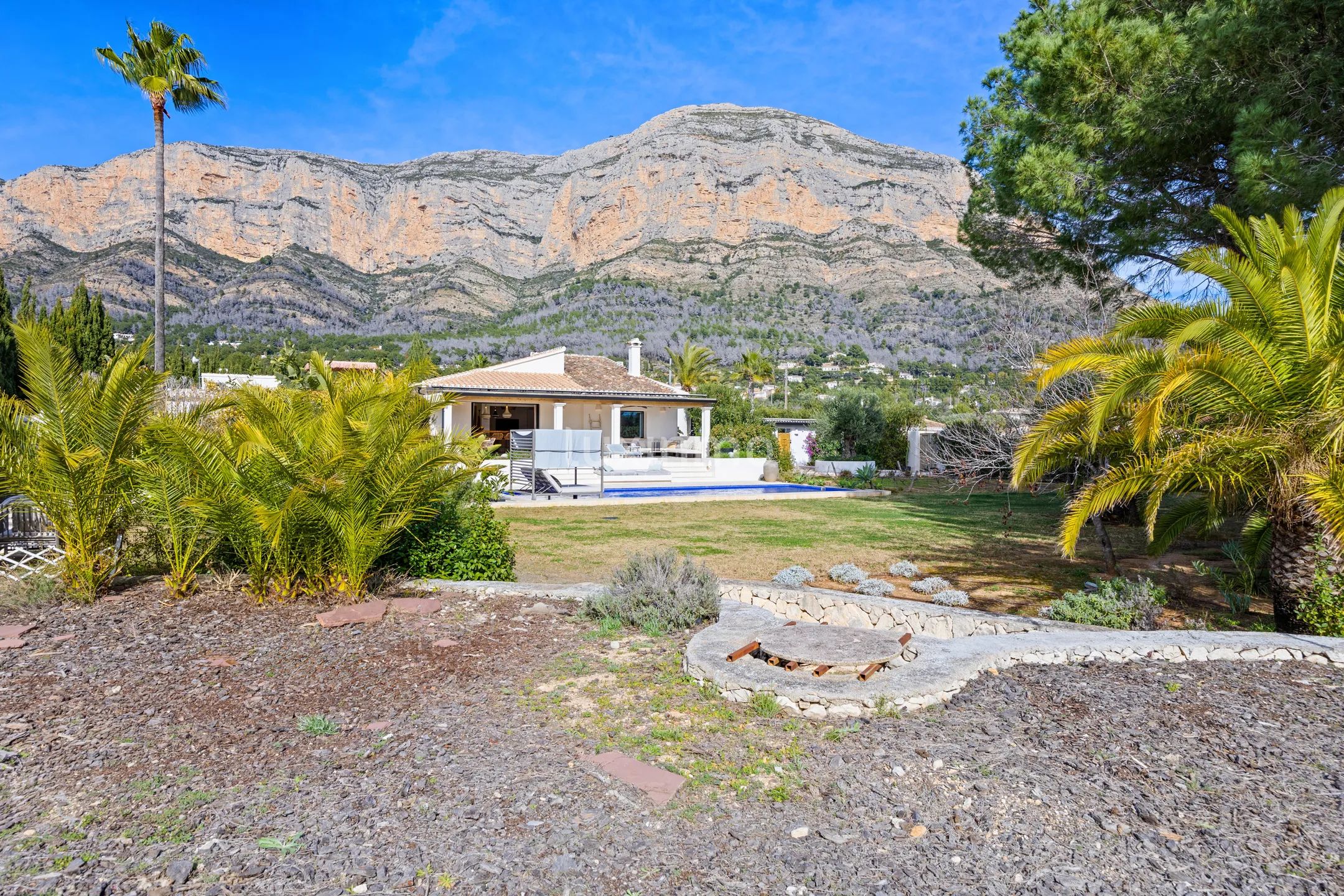 Mediterranean villa with guest house in Montgó, Jávea — photo 53