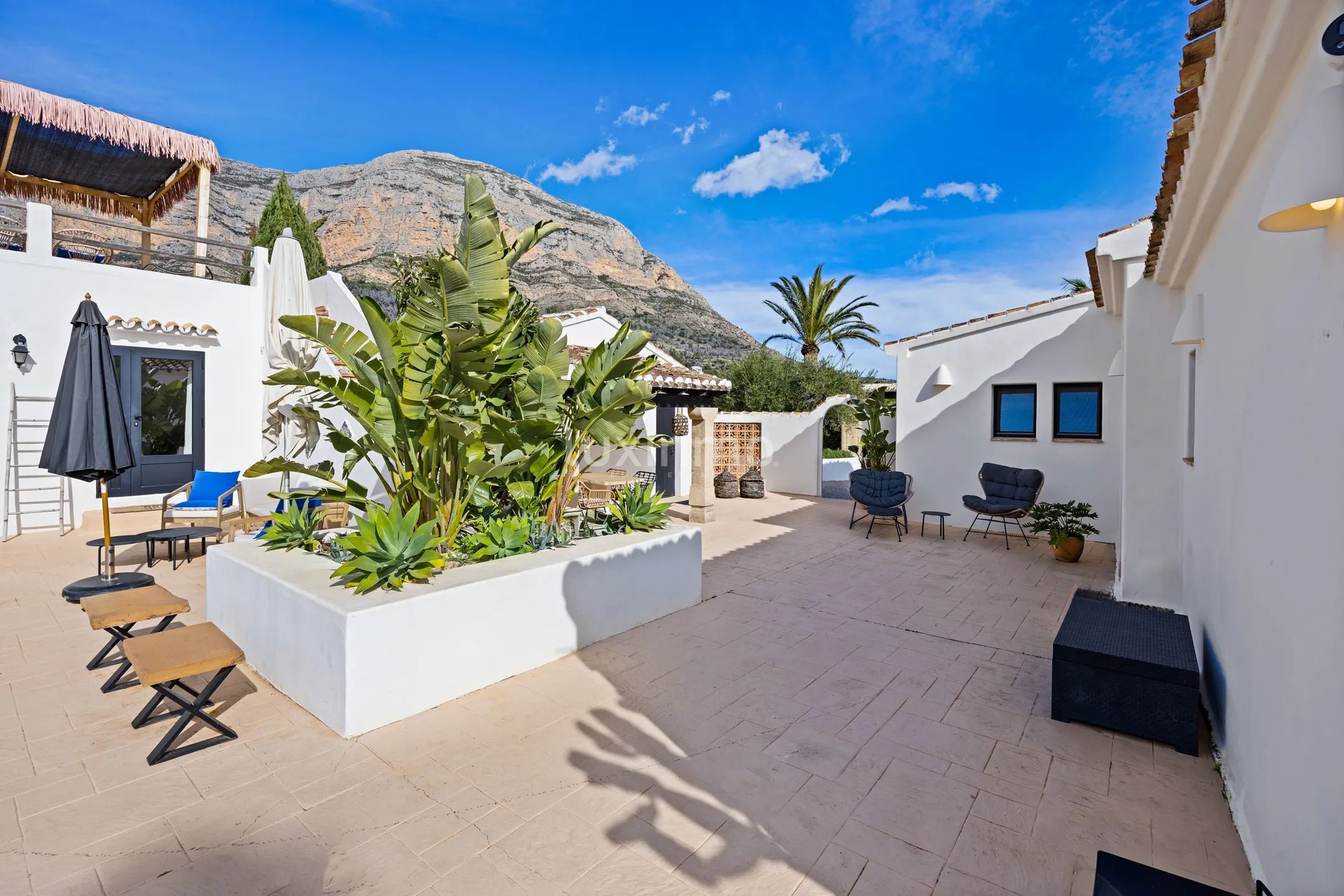 Mediterranean villa with guest house in Montgó, Jávea — photo 29