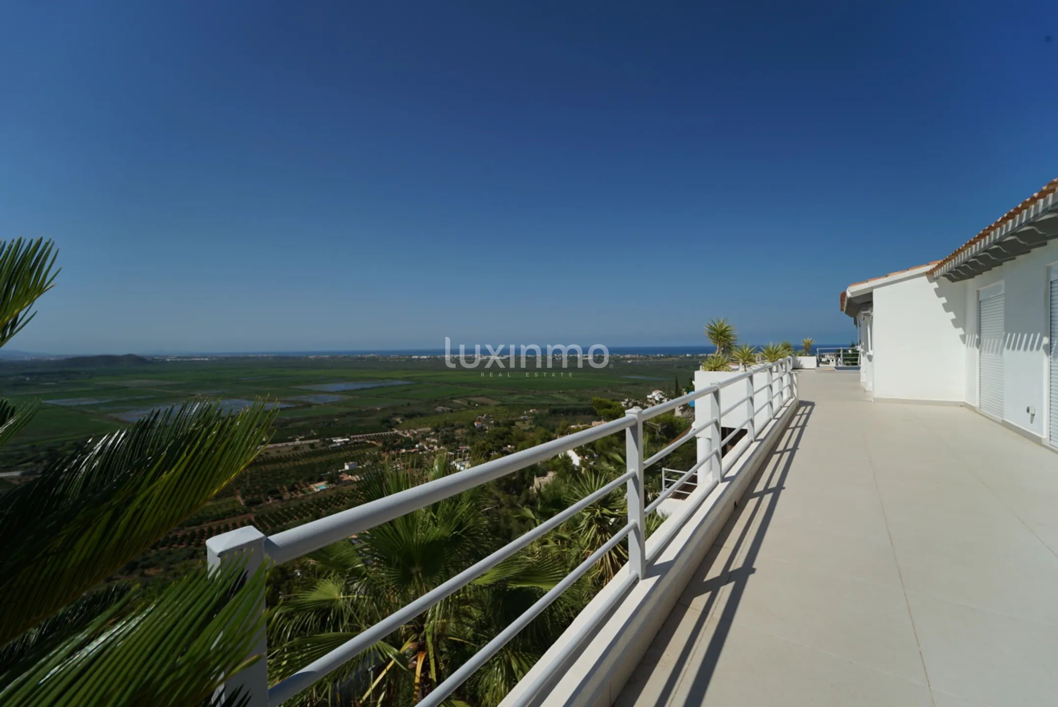 Modern villa with panoramic sea views — photo 19