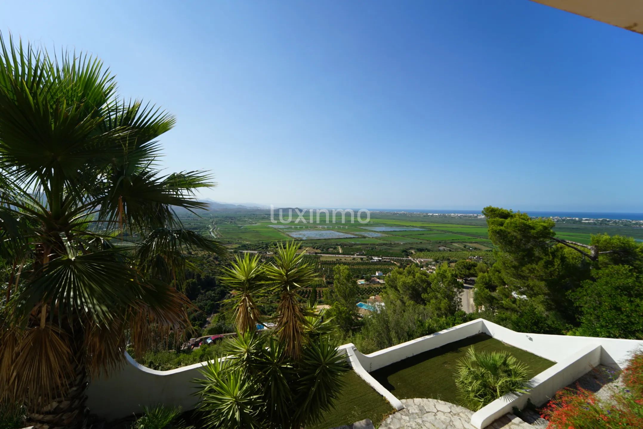 Modern villa with panoramic sea views — photo 15