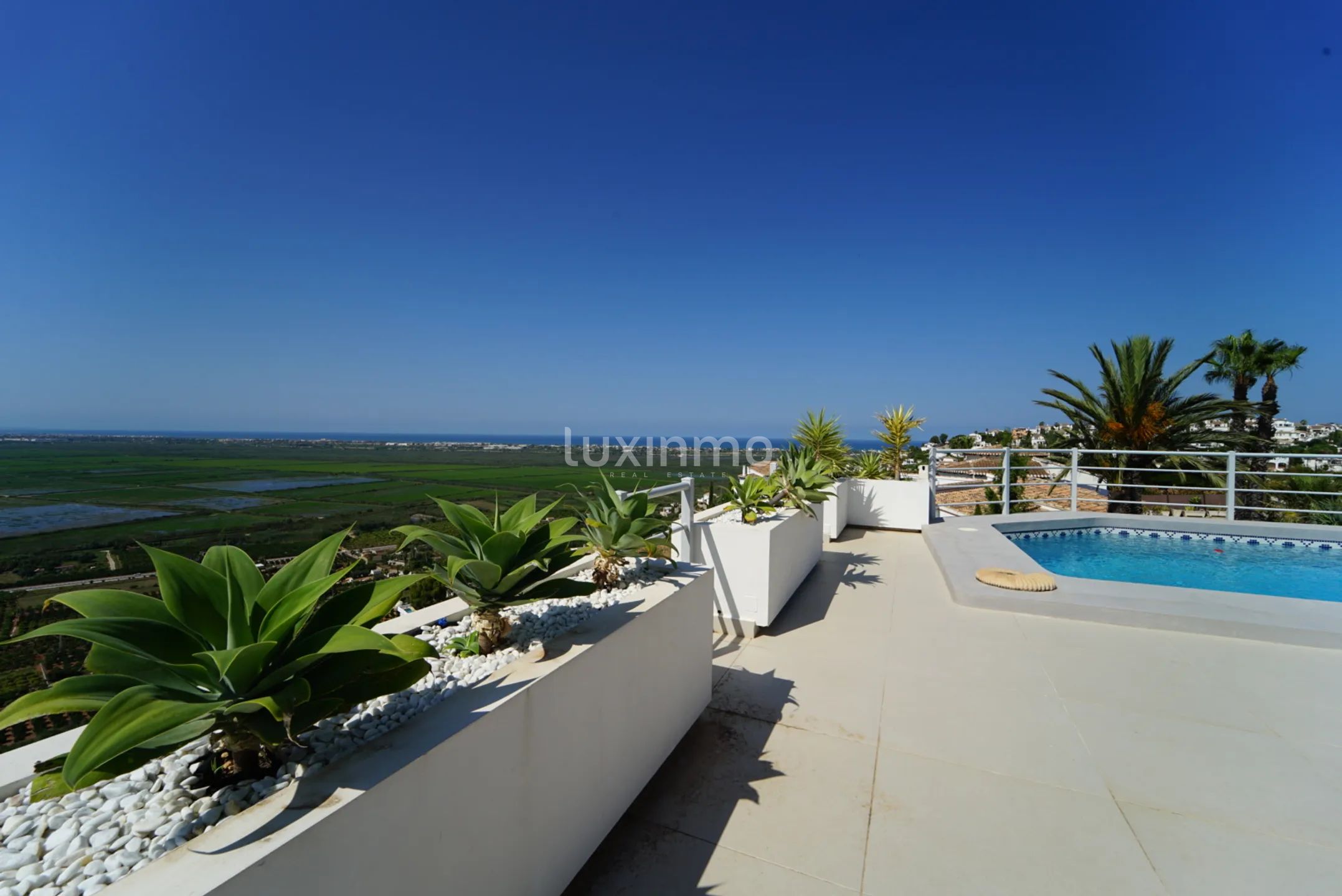 Modern villa with panoramic sea views — photo 16