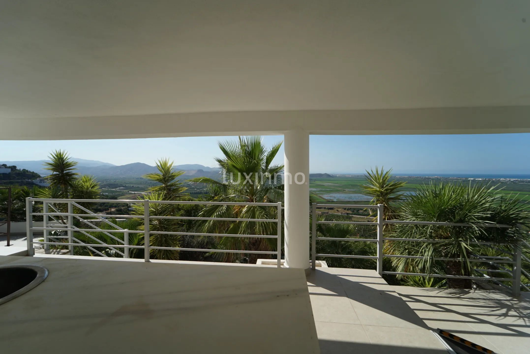 Modern villa with panoramic sea views — photo 13