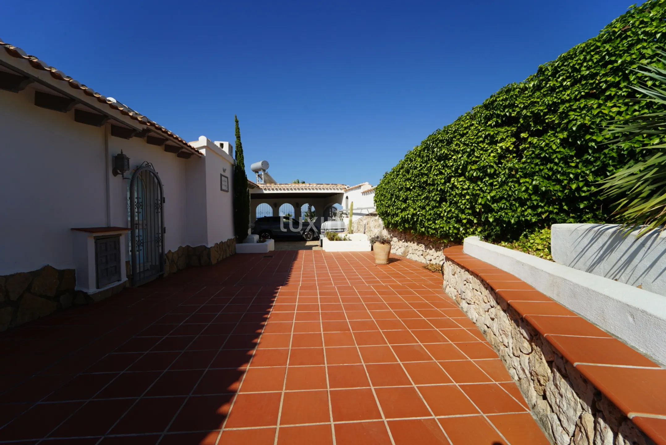 Modern villa with panoramic sea views — photo 29