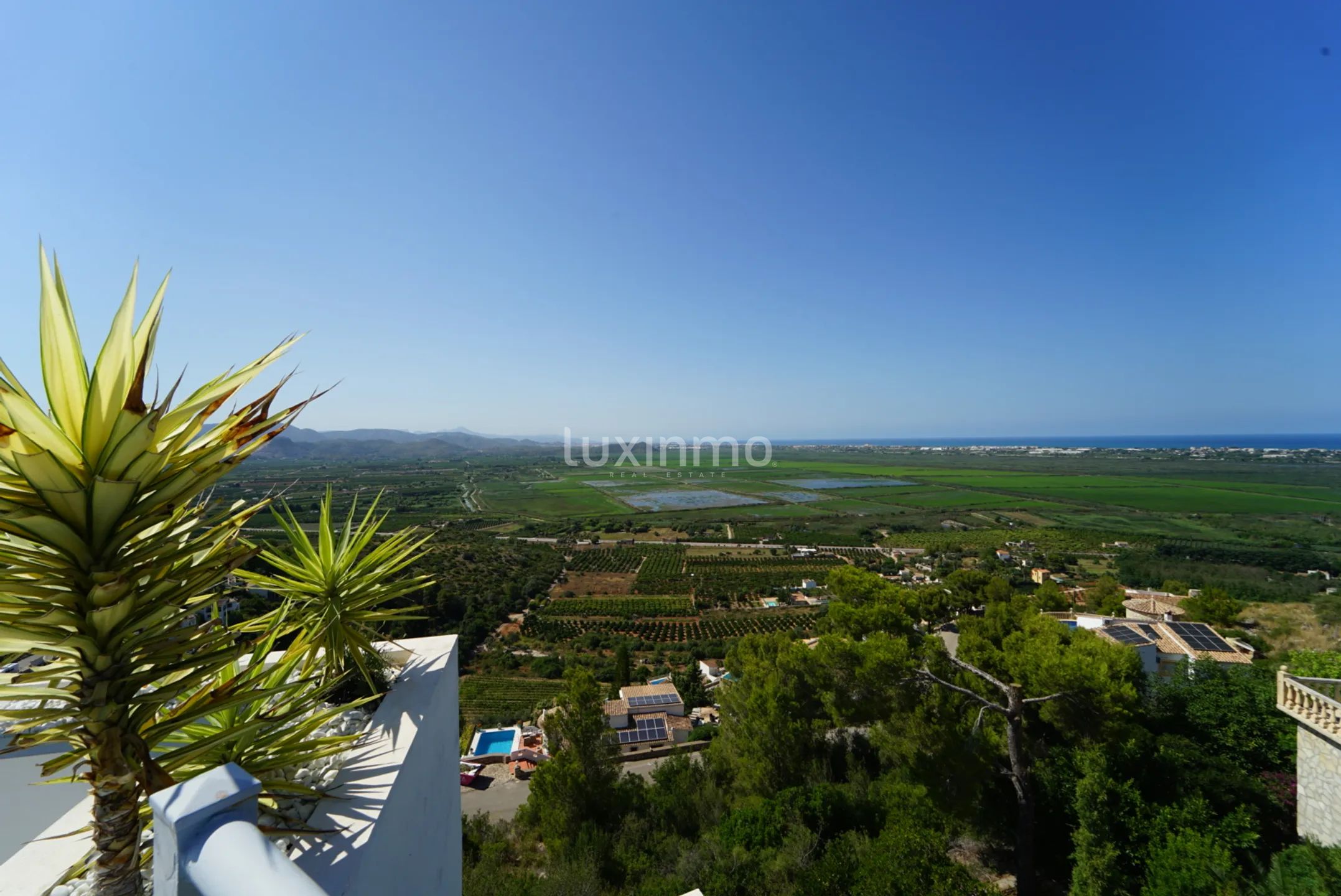 Modern villa with panoramic sea views — photo 18