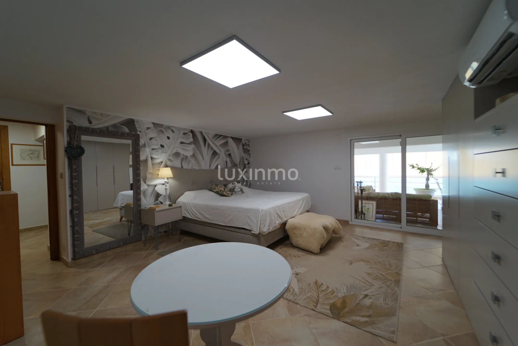 Modern villa with panoramic sea views — photo 6