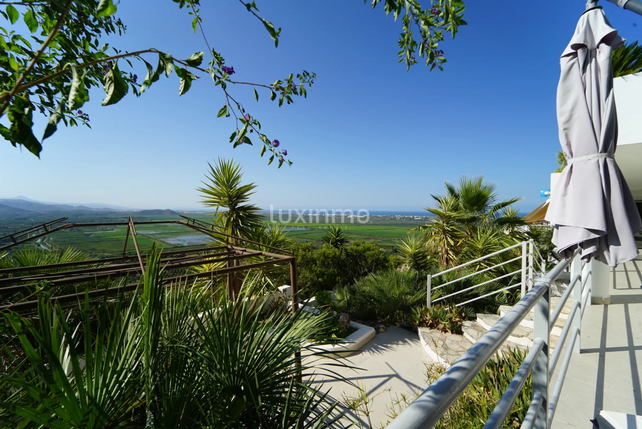 Modern villa with panoramic sea views — photo 28