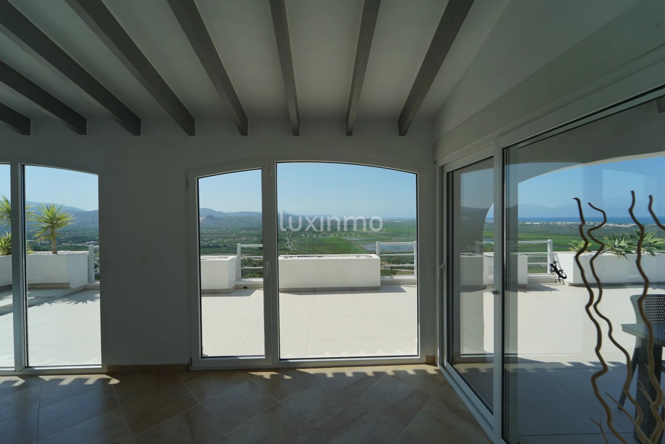 Modern villa with panoramic sea views — photo 17