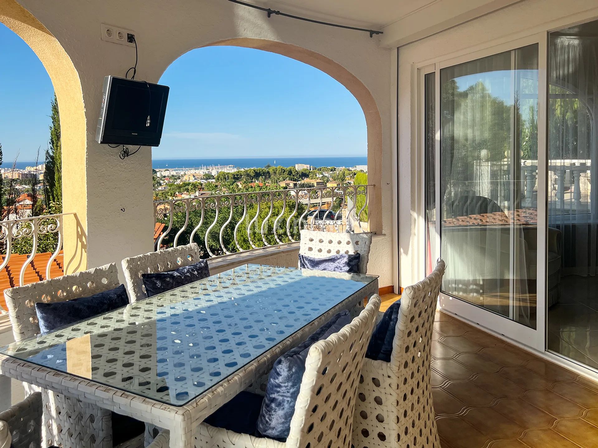 Colonial villa with sea views in El Montgó, Dénia — photo 53