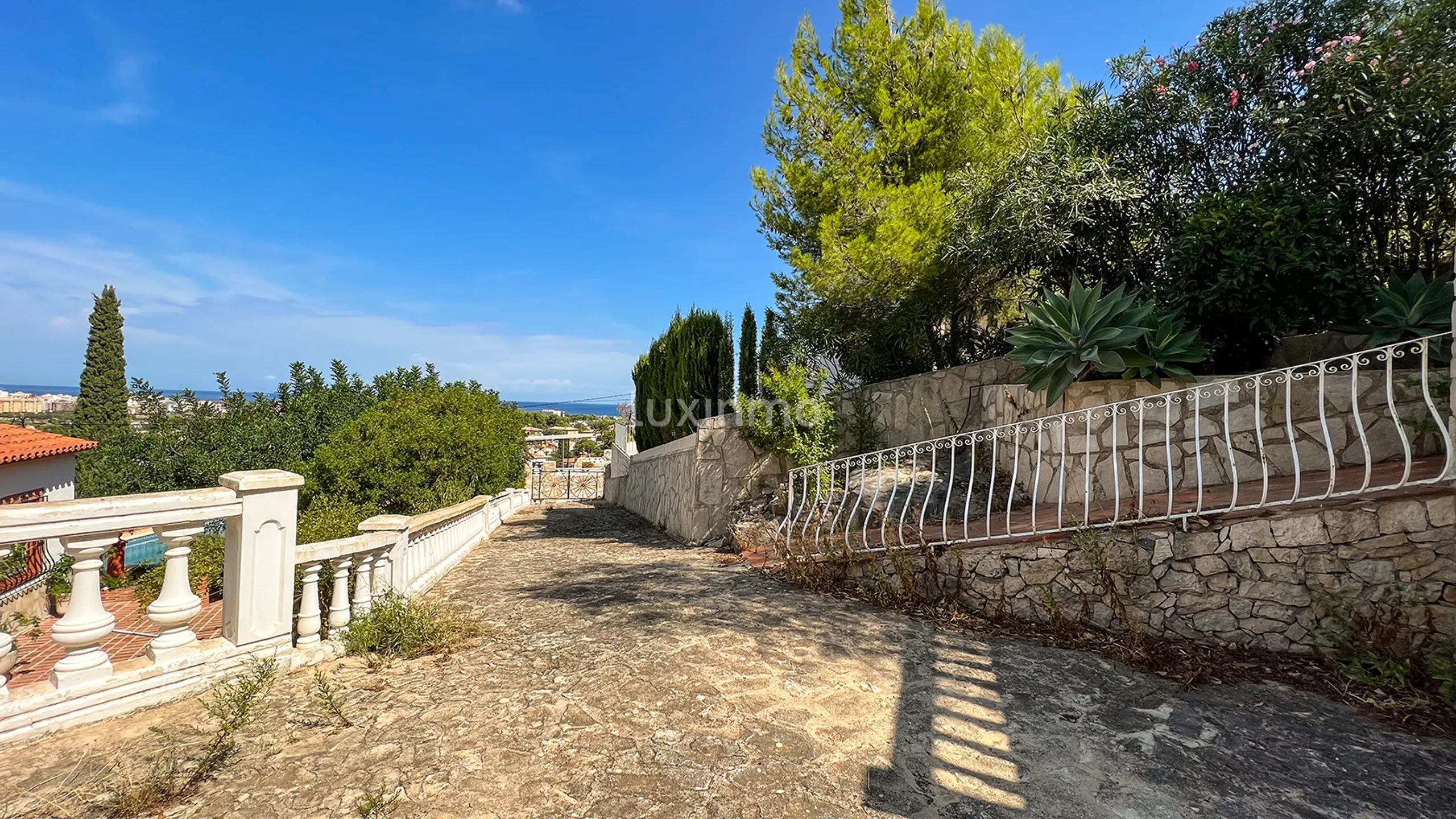 Colonial villa with sea views in El Montgó, Dénia — photo 9