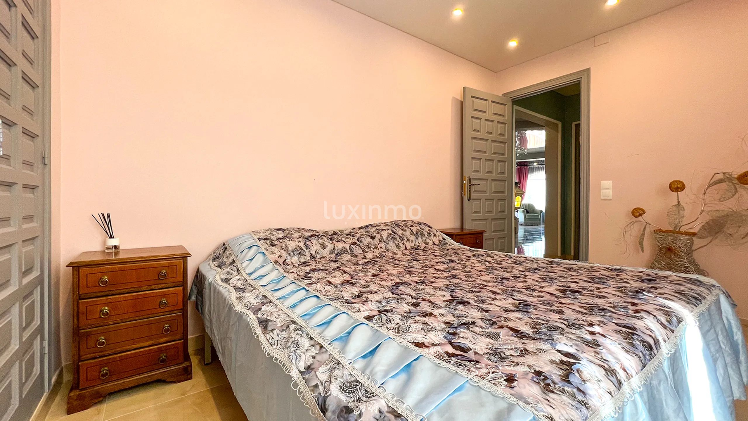 Colonial villa with sea views in El Montgó, Dénia — photo 18