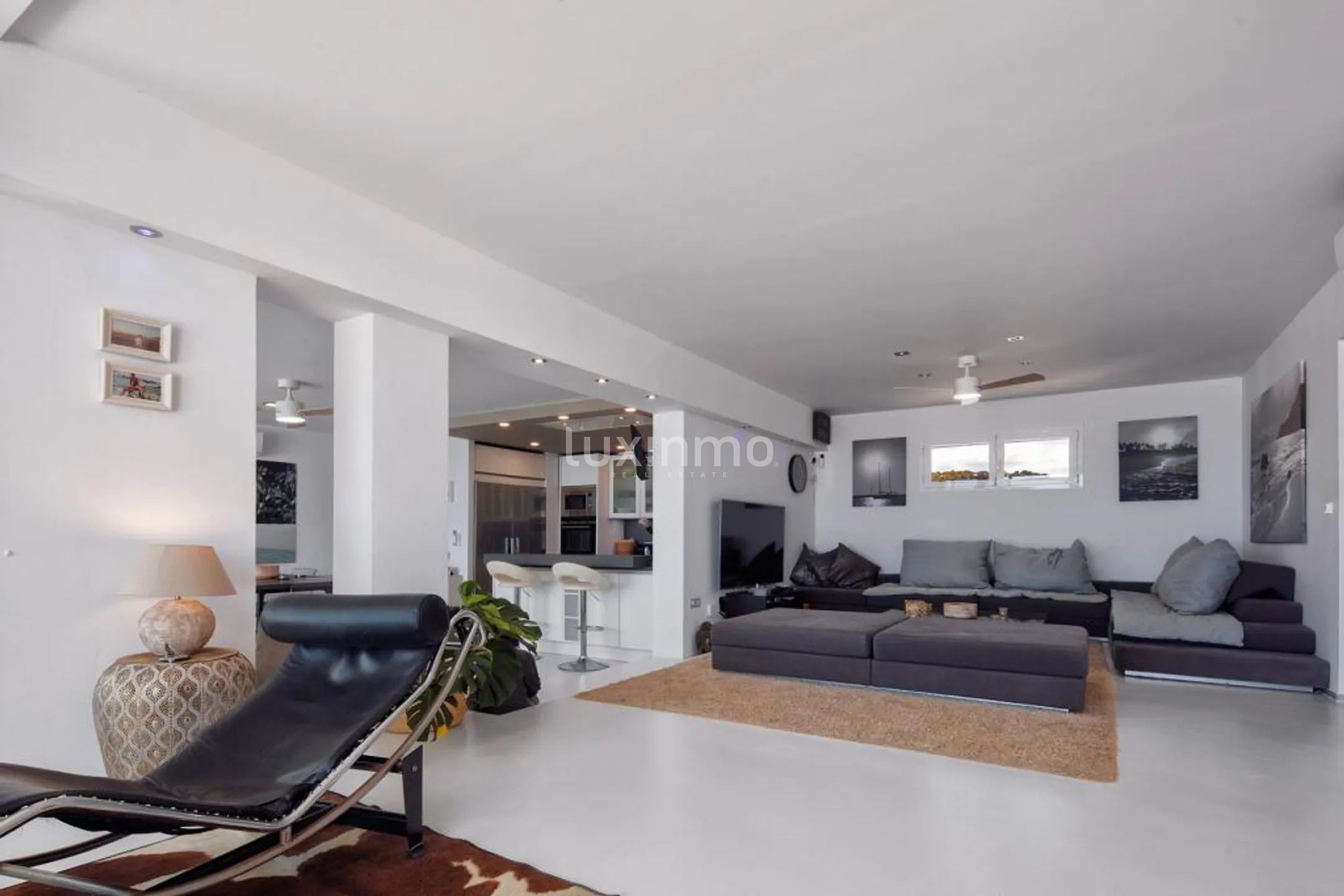 Penthouse exclusif en bord de mer avec vue sur la mer et le coucher de soleil à Cala Tarida — photo 27