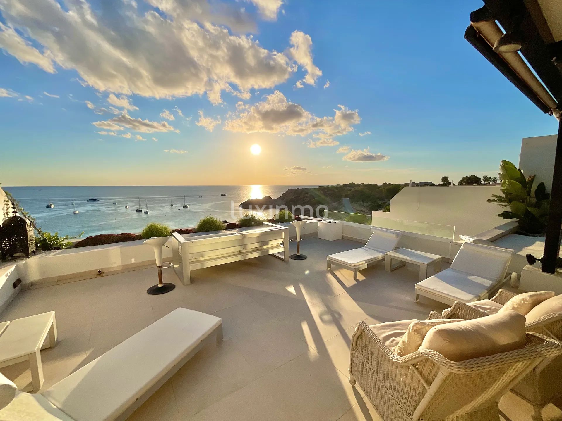 Exclusivo Ático en primera línea de mar con vistas al mar y a la puesta de sol en Cala Tarida — photo 4