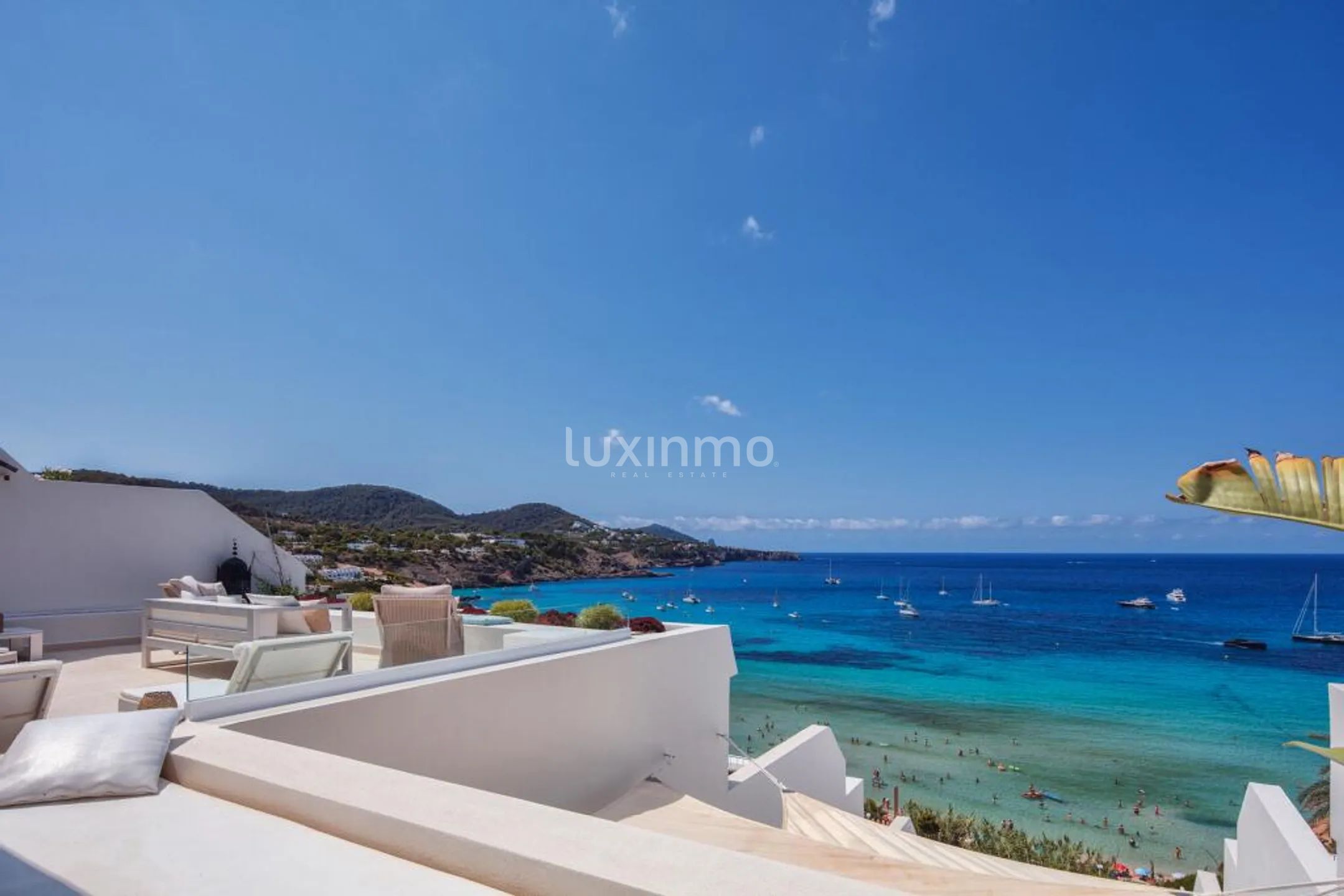 Penthouse exclusif en bord de mer avec vue sur la mer et le coucher de soleil à Cala Tarida — photo 31