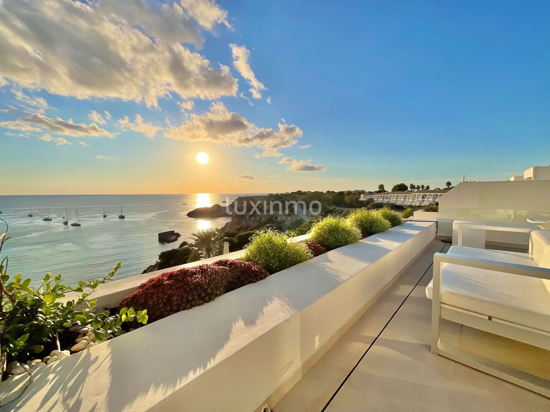 Exclusivo Ático en primera línea de mar con vistas al mar y a la puesta de sol en Cala Tarida — photo 5