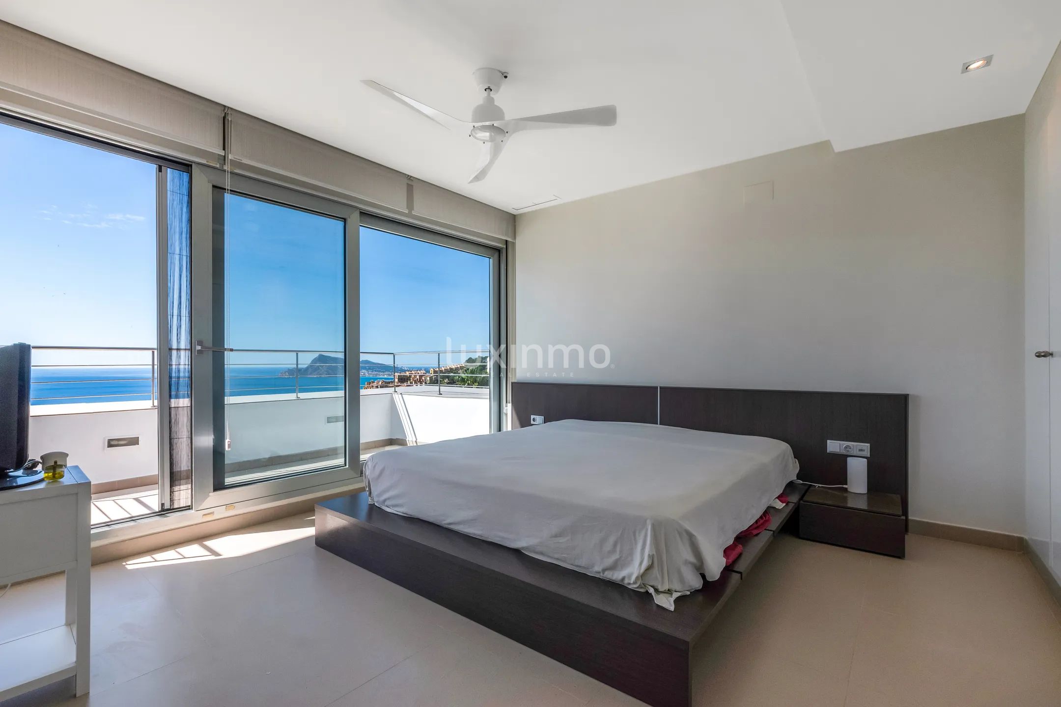 Moderno chalet pareado con piscina y vistas al mar en Altea Hills — photo 18