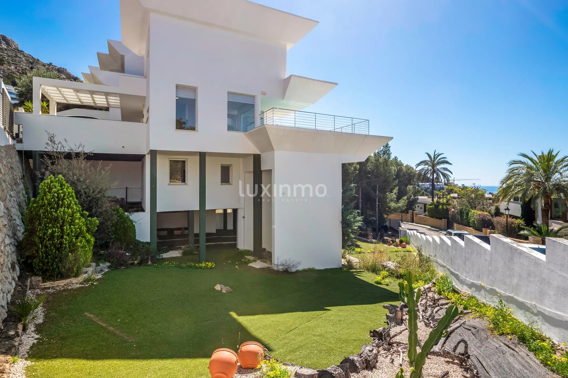 Modern semi-detached villa with pool and sea views in Altea Hills — photo 3