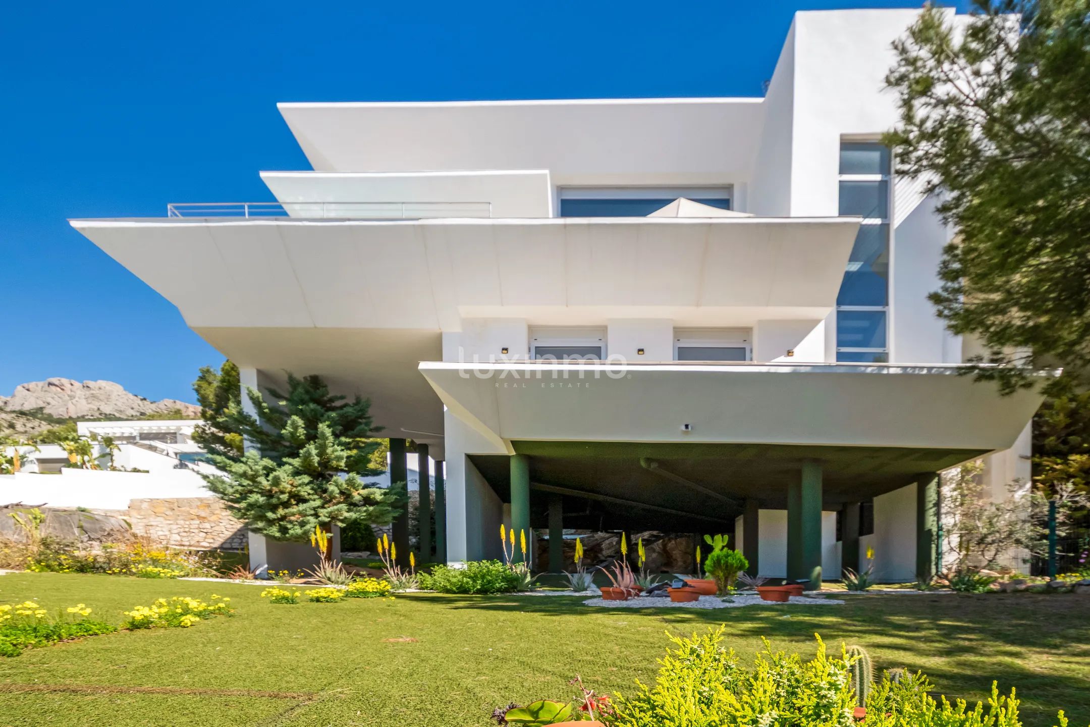 Moderno chalet pareado con piscina y vistas al mar en Altea Hills — photo 28