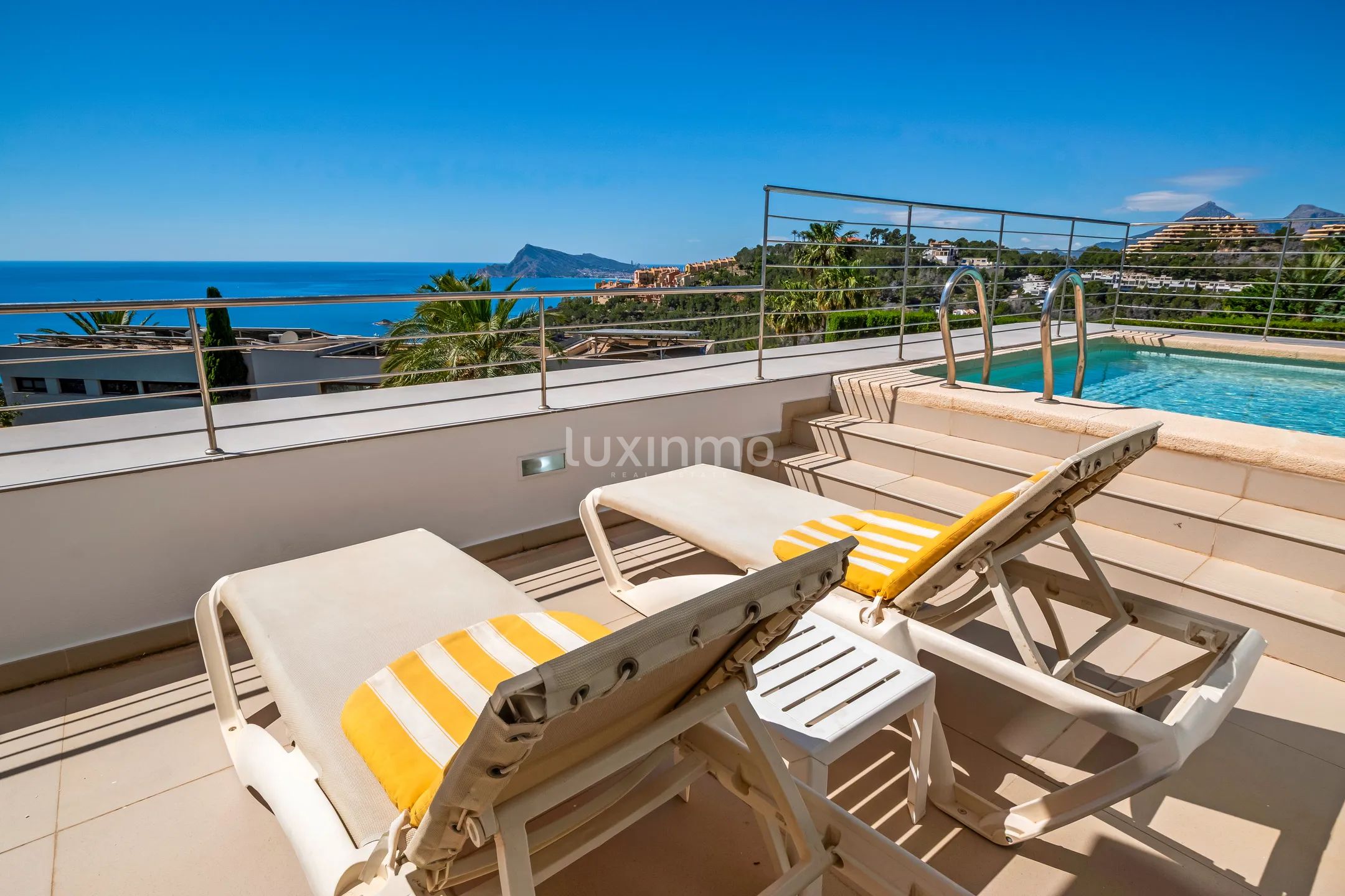 Nowoczesna willa w zabudowie bliźniaczej z basenem i widokiem na morze w Altea Hills