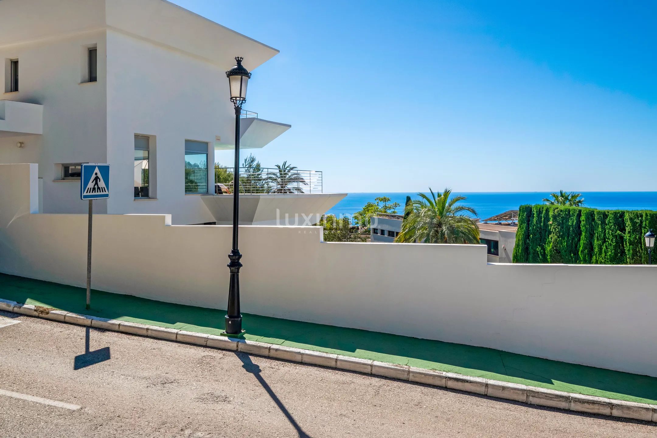 Moderno chalet pareado con piscina y vistas al mar en Altea Hills — photo 29