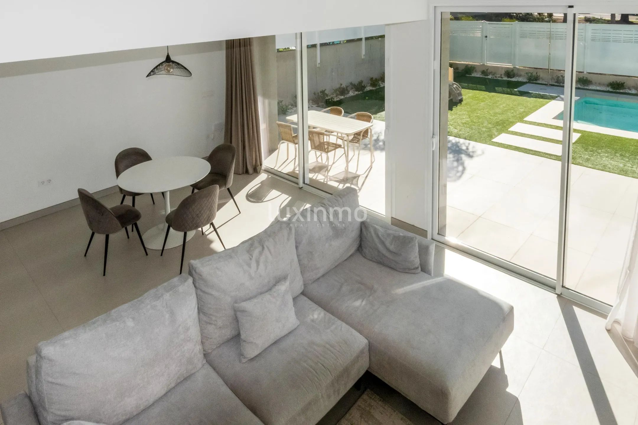 Nowoczesna willa z 3 sypialniami i basenem w Sierra Cortina — photo 11