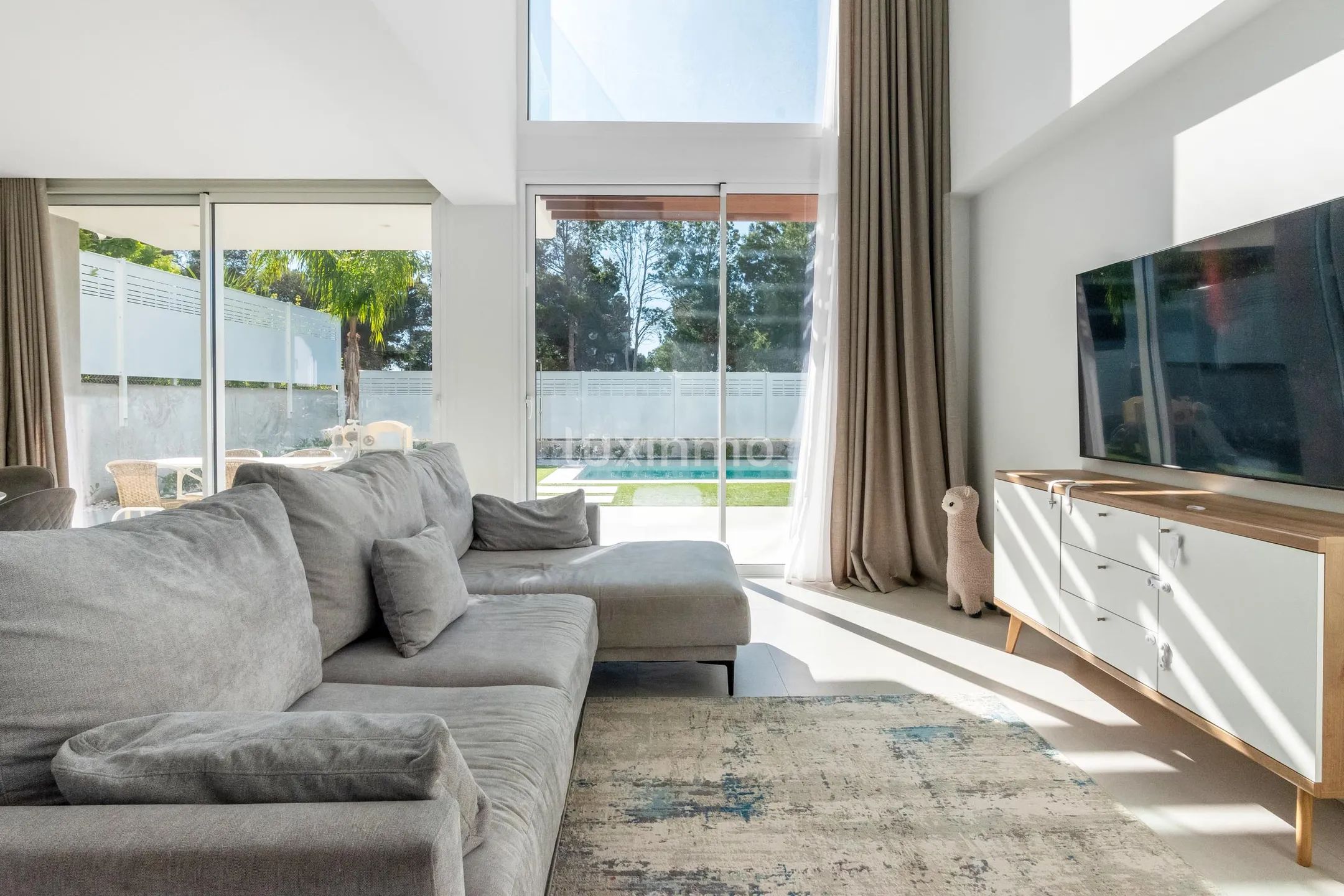 Nowoczesna willa z 3 sypialniami i basenem w Sierra Cortina — photo 14