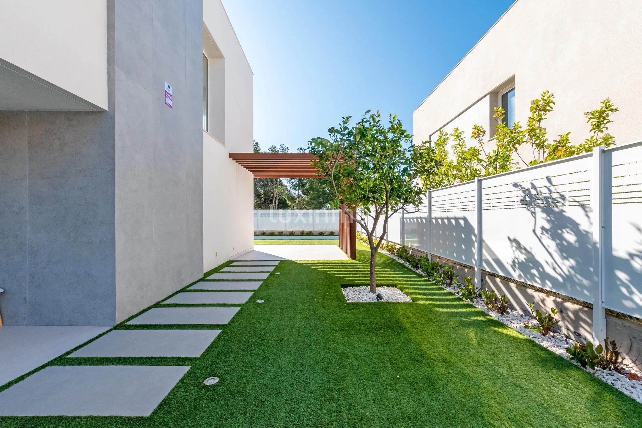 Nowoczesna willa z 3 sypialniami i basenem w Sierra Cortina — photo 31