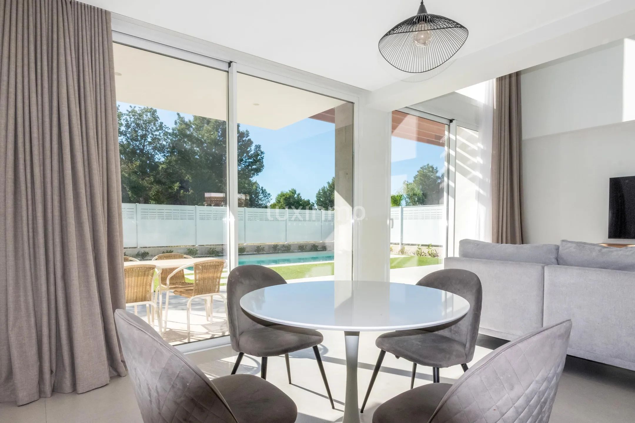 Nowoczesna willa z 3 sypialniami i basenem w Sierra Cortina — photo 10