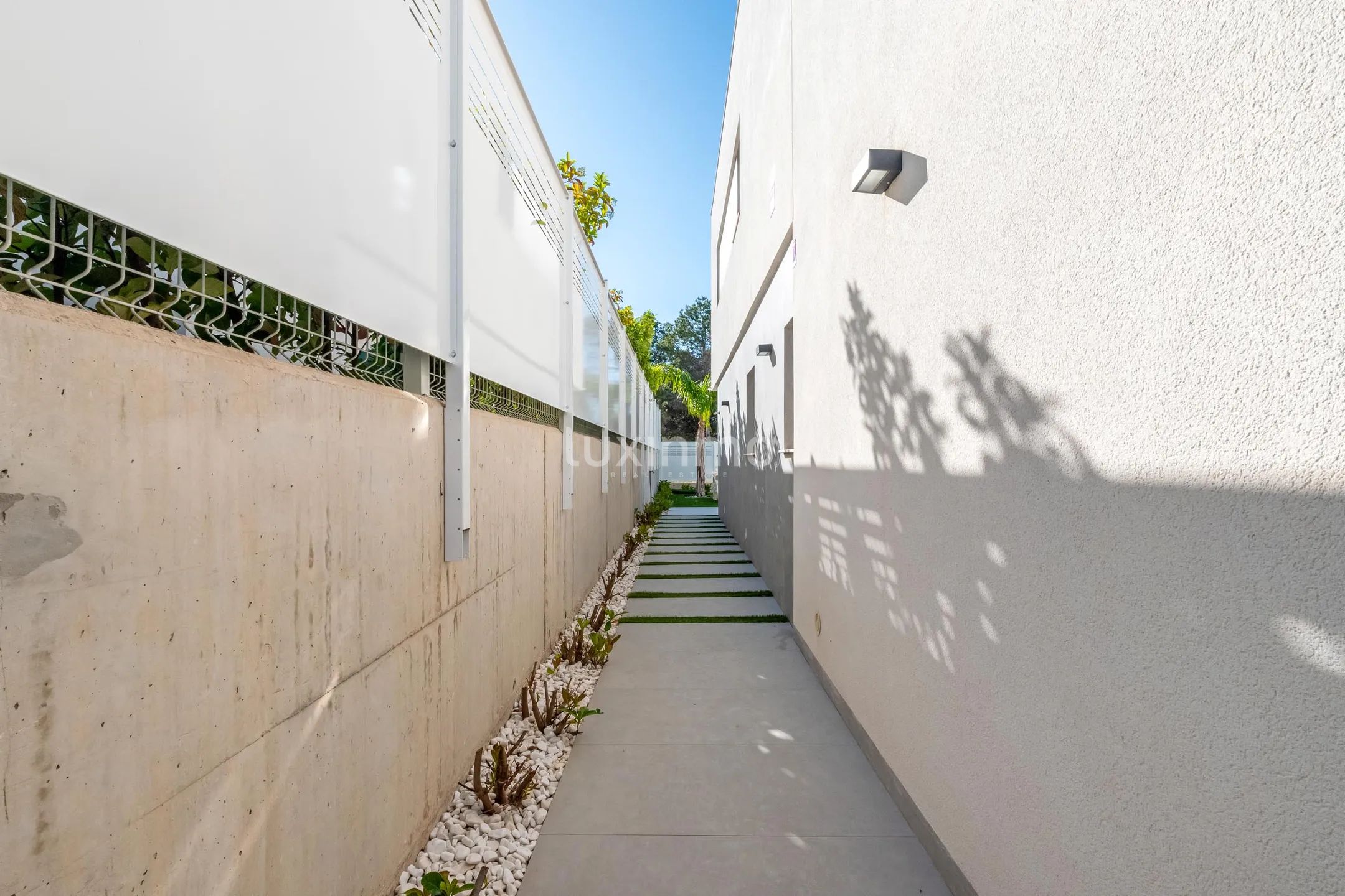 Nowoczesna willa z 3 sypialniami i basenem w Sierra Cortina — photo 30