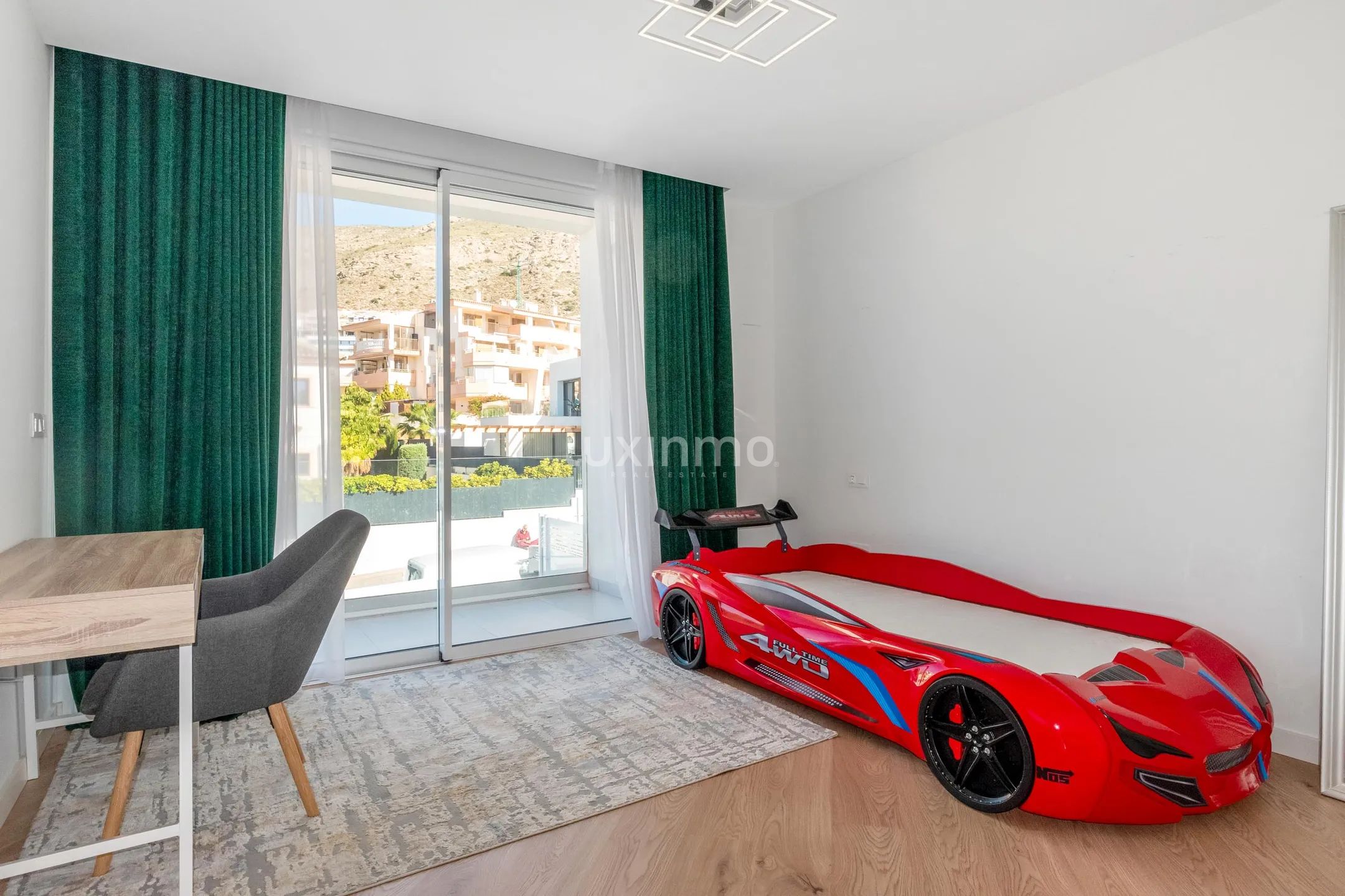 Nowoczesna willa z 3 sypialniami i basenem w Sierra Cortina — photo 25