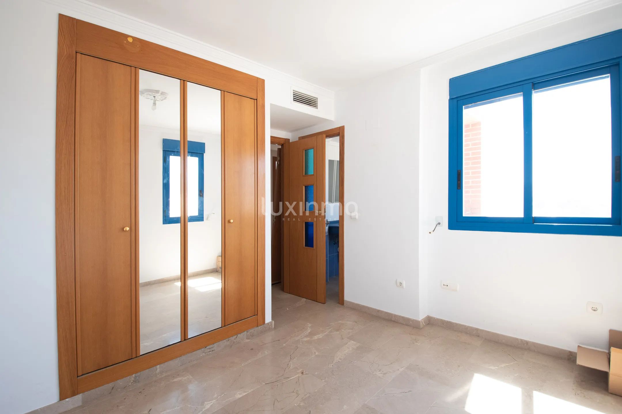 Luminoso piso mediterráneo con vistas al mar en el centro de Calpe — photo 18