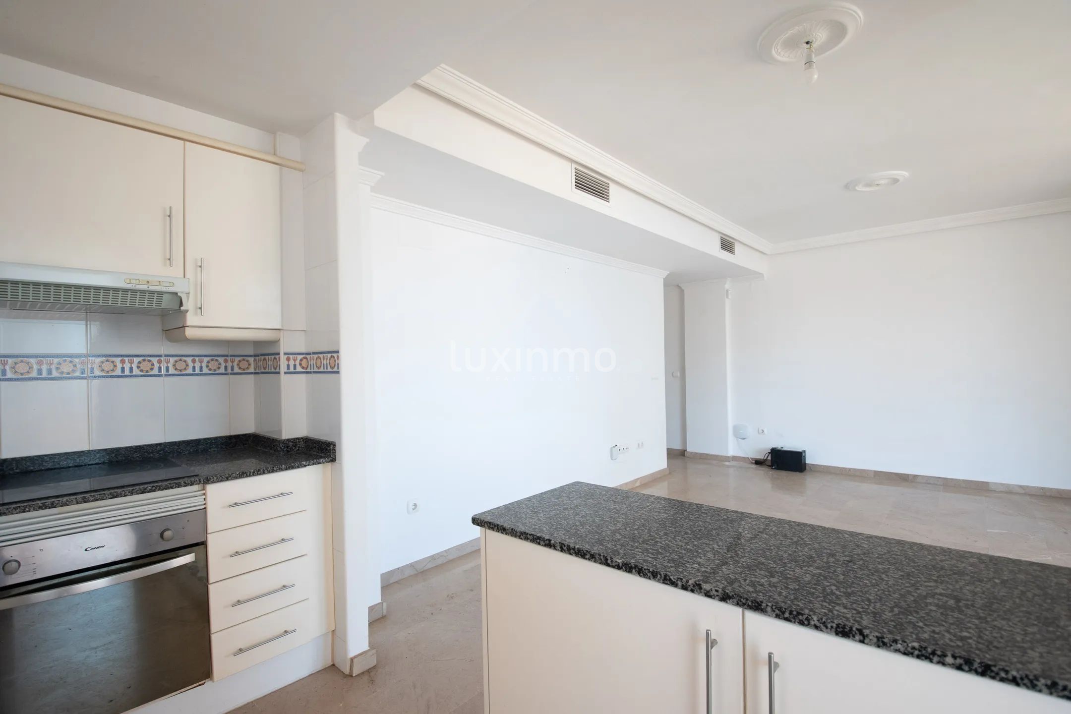 Luminoso piso mediterráneo con vistas al mar en el centro de Calpe — photo 13