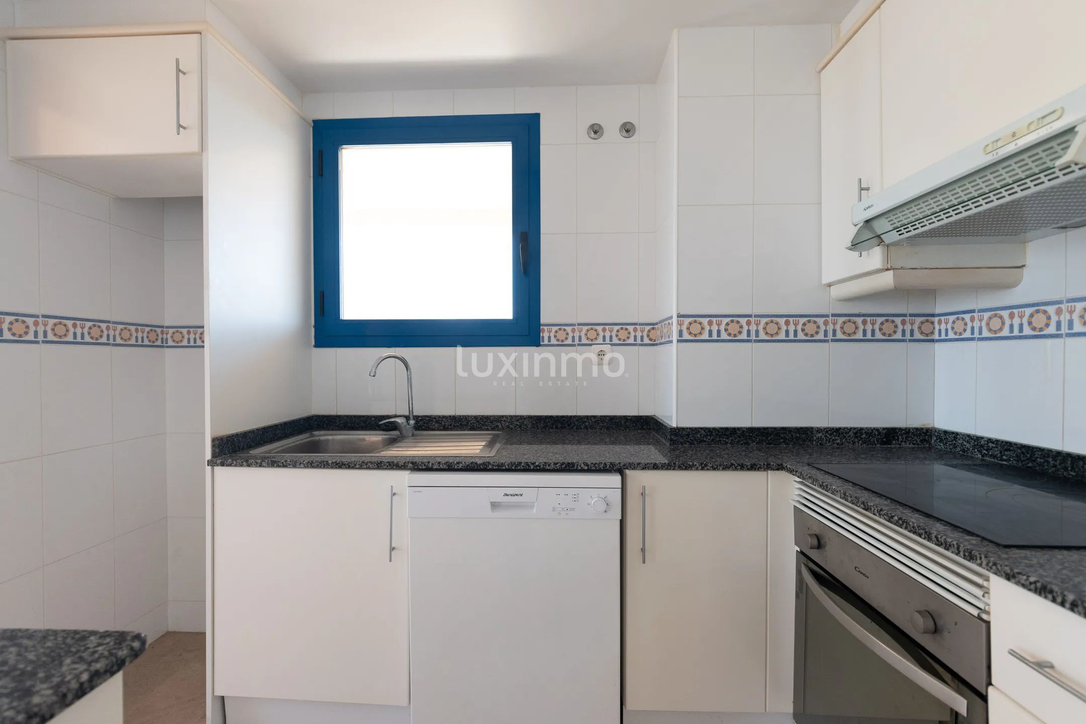 Luminoso piso mediterráneo con vistas al mar en el centro de Calpe — photo 11