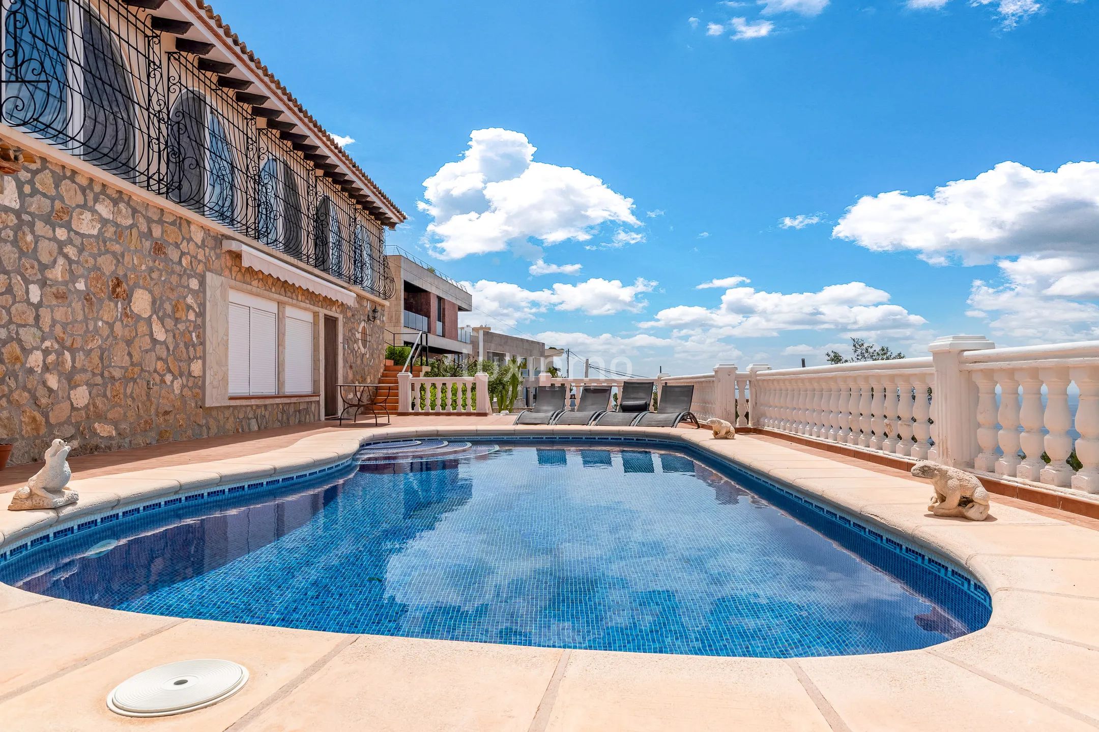 Mediterranean villa with pool and guest house, Benidorm — photo 2