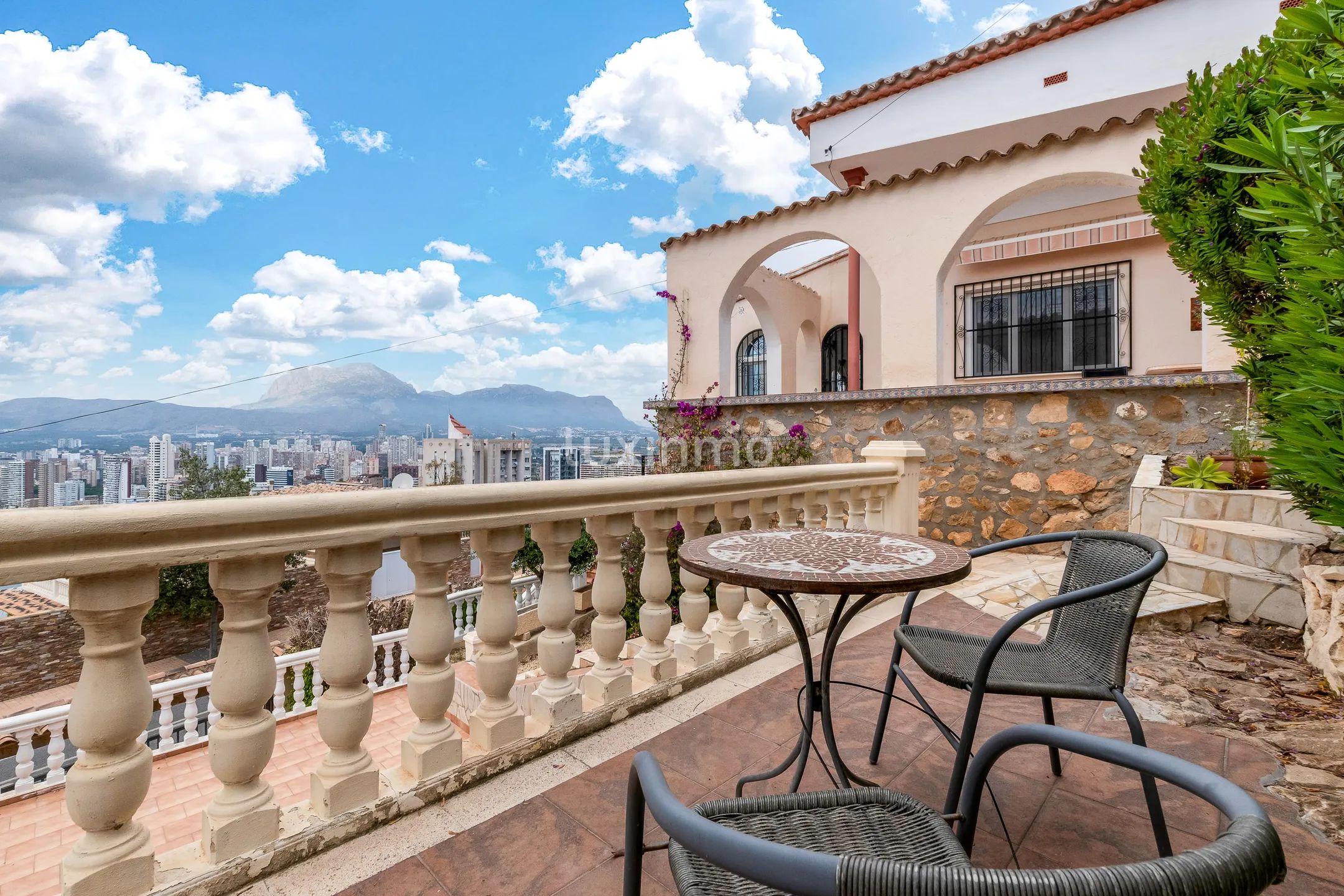 Villa mediterránea con piscina y casa de invitados, Benidorm — photo 11