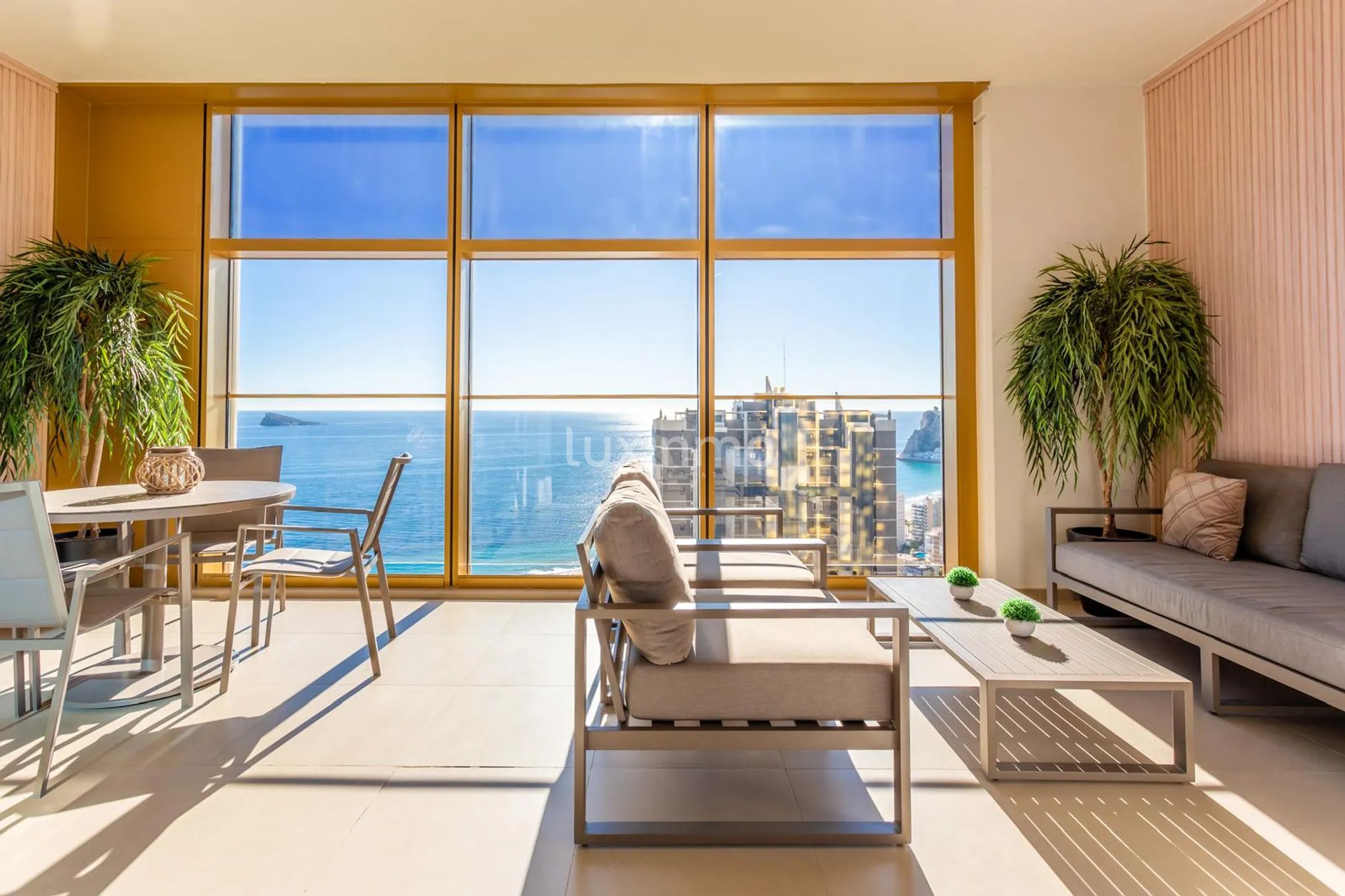 luxury sea view apartment in playa de poniente — photo 2