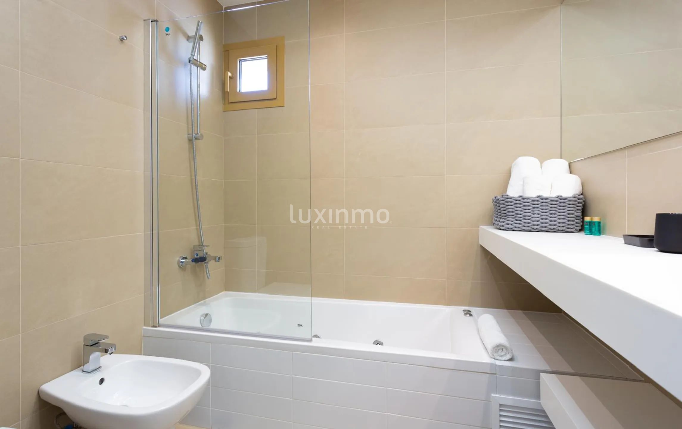 apartamento de lujo con vistas al mar en playa de poniente — photo 14