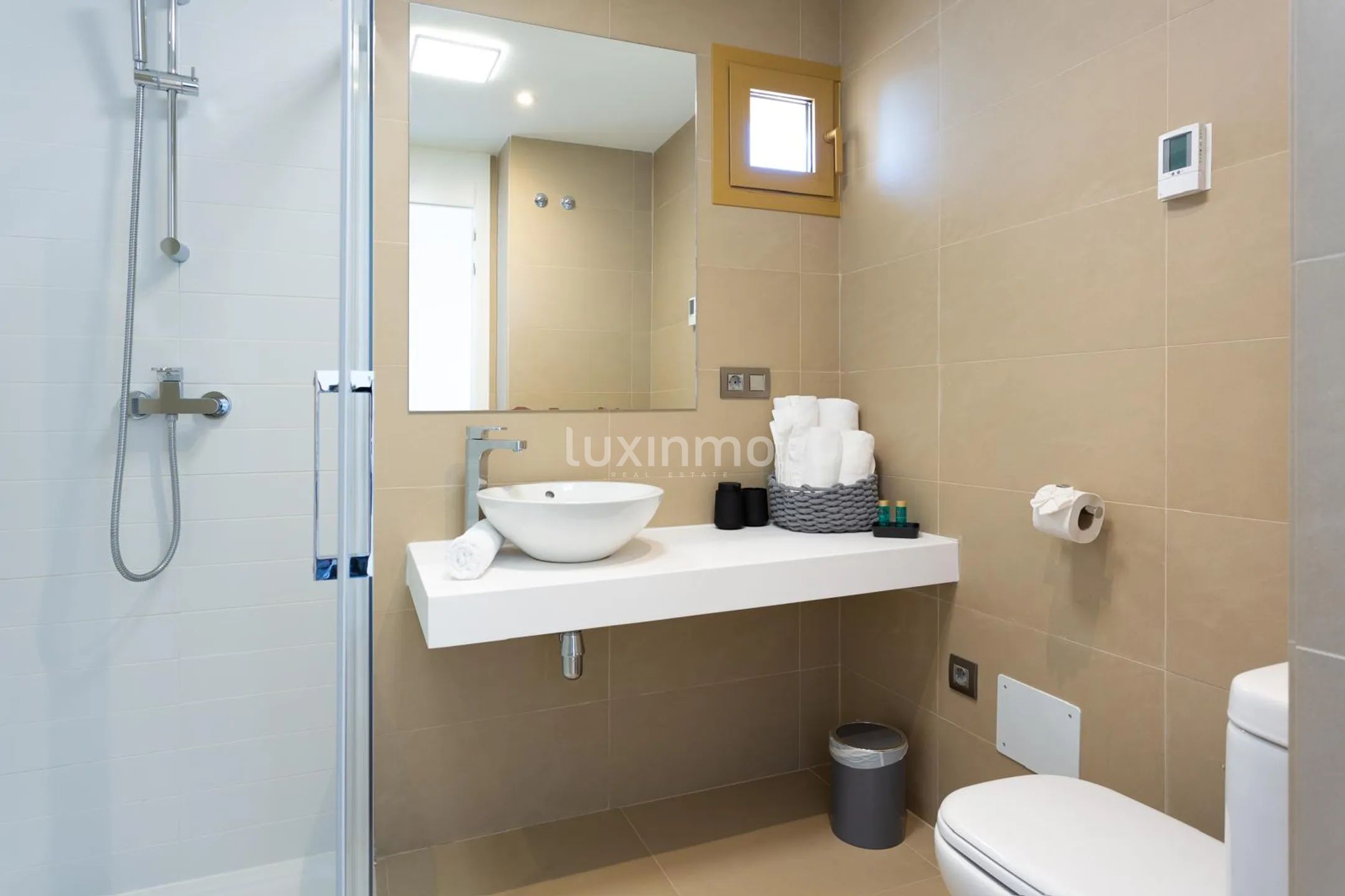 apartamento de lujo con vistas al mar en playa de poniente — photo 15