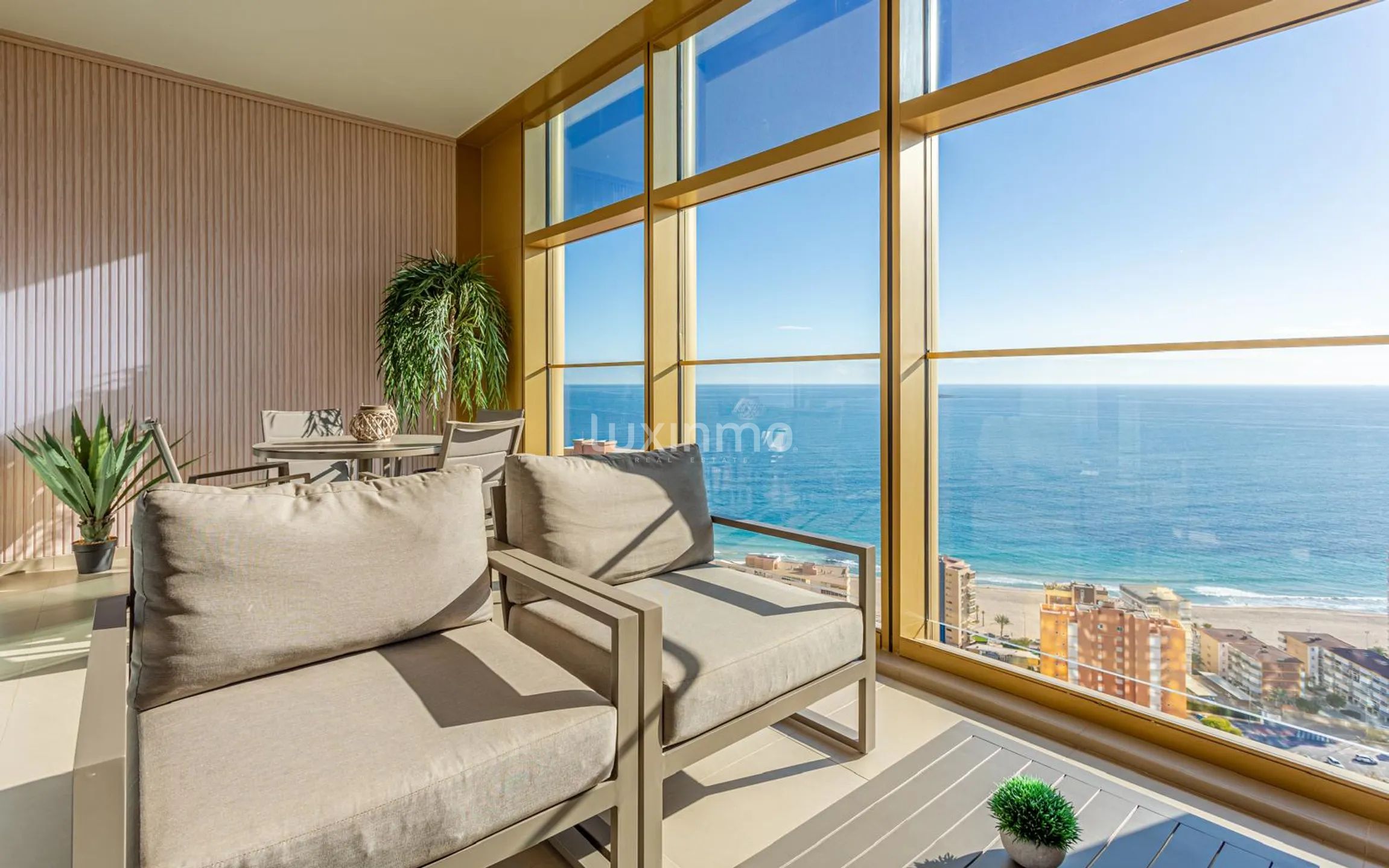 apartamento de lujo con vistas al mar en playa de poniente — photo 17