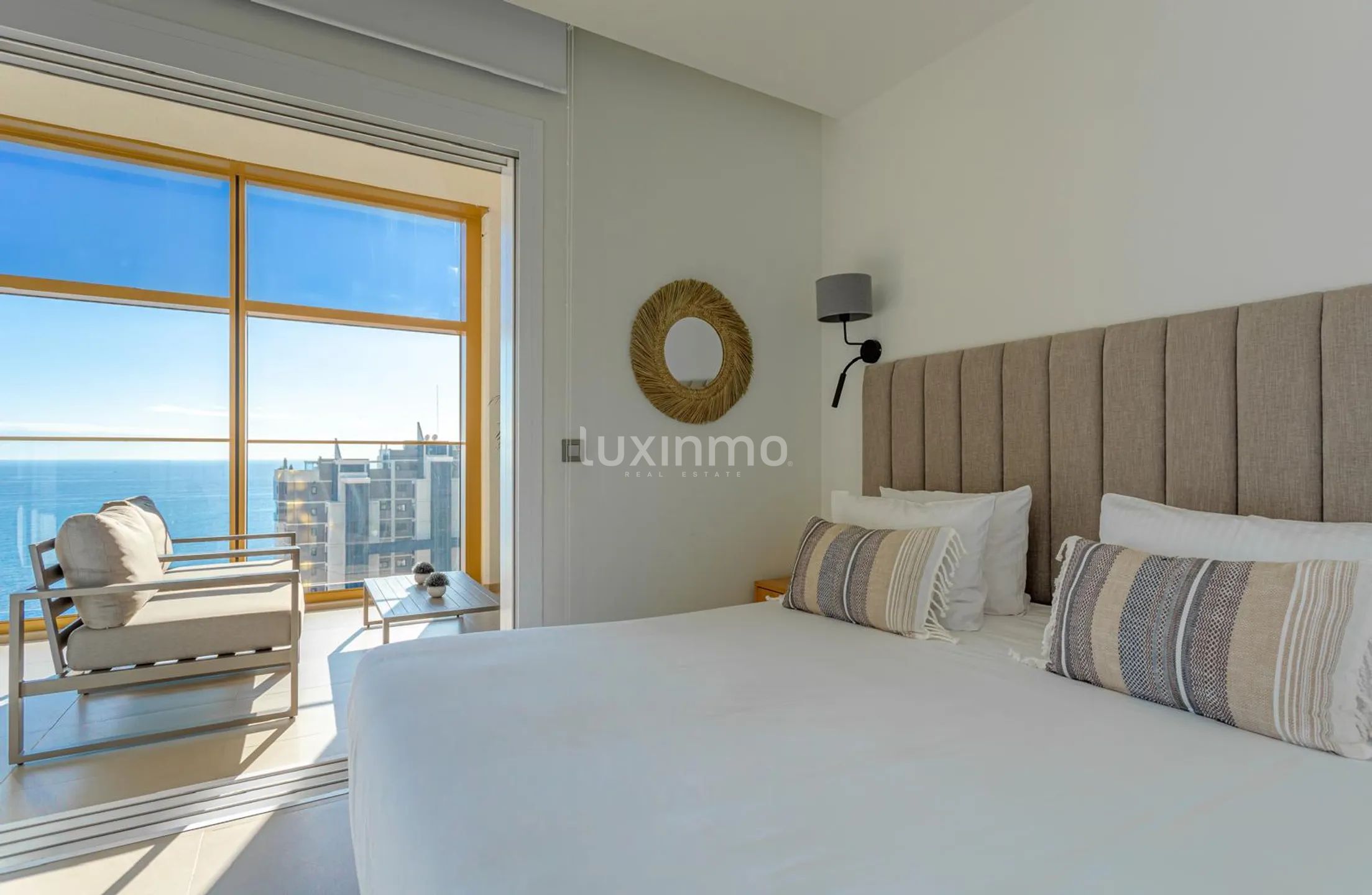 apartamento de lujo con vistas al mar en playa de poniente — photo 10