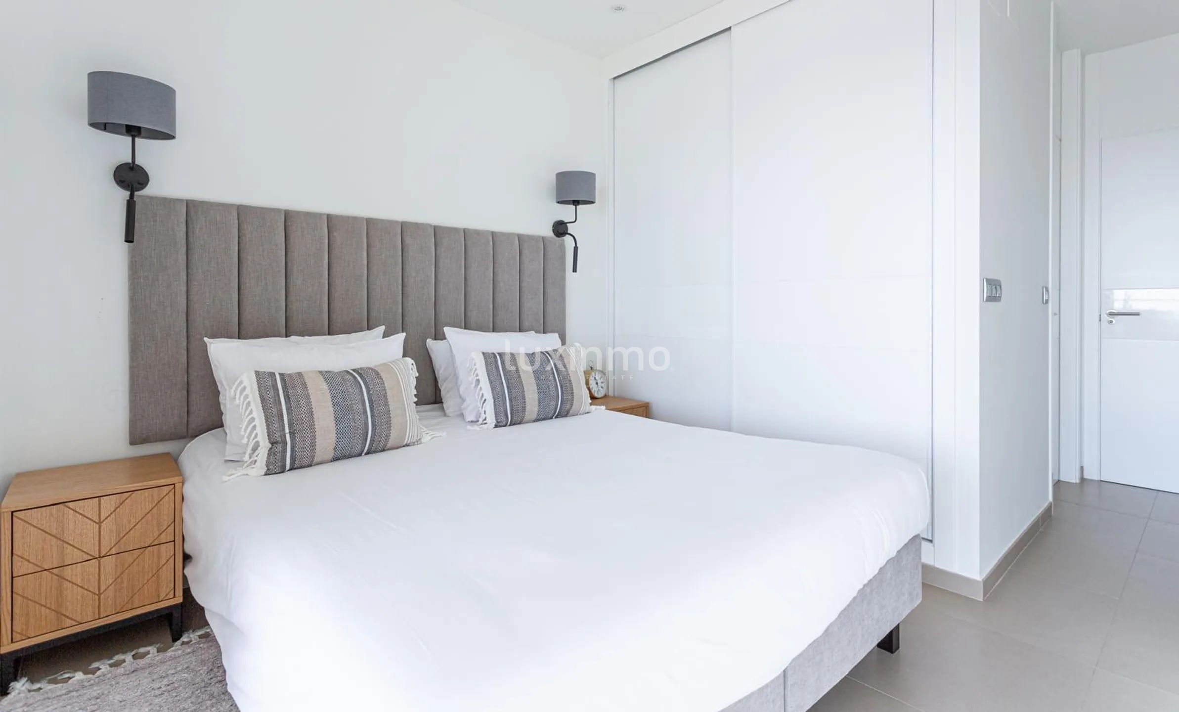 apartamento de lujo con vistas al mar en playa de poniente — photo 11