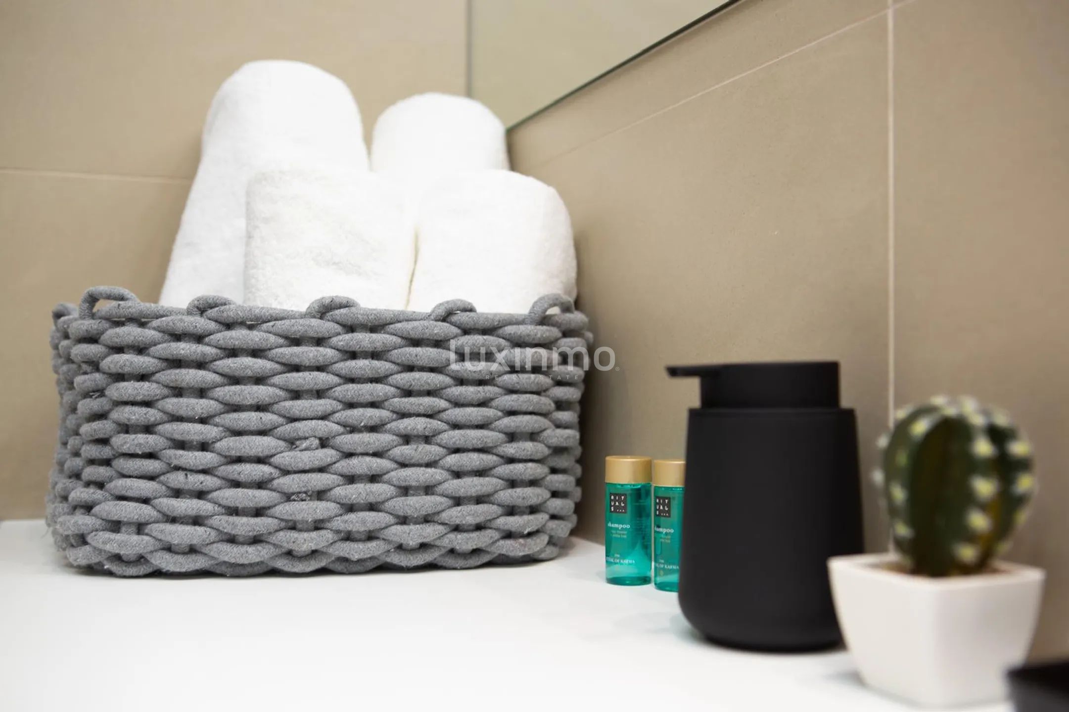 apartamento de lujo con vistas al mar en playa de poniente — photo 16