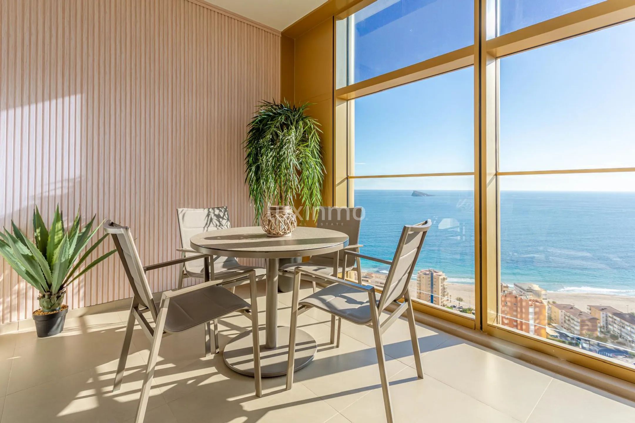 apartamento de lujo con vistas al mar en playa de poniente — photo 18