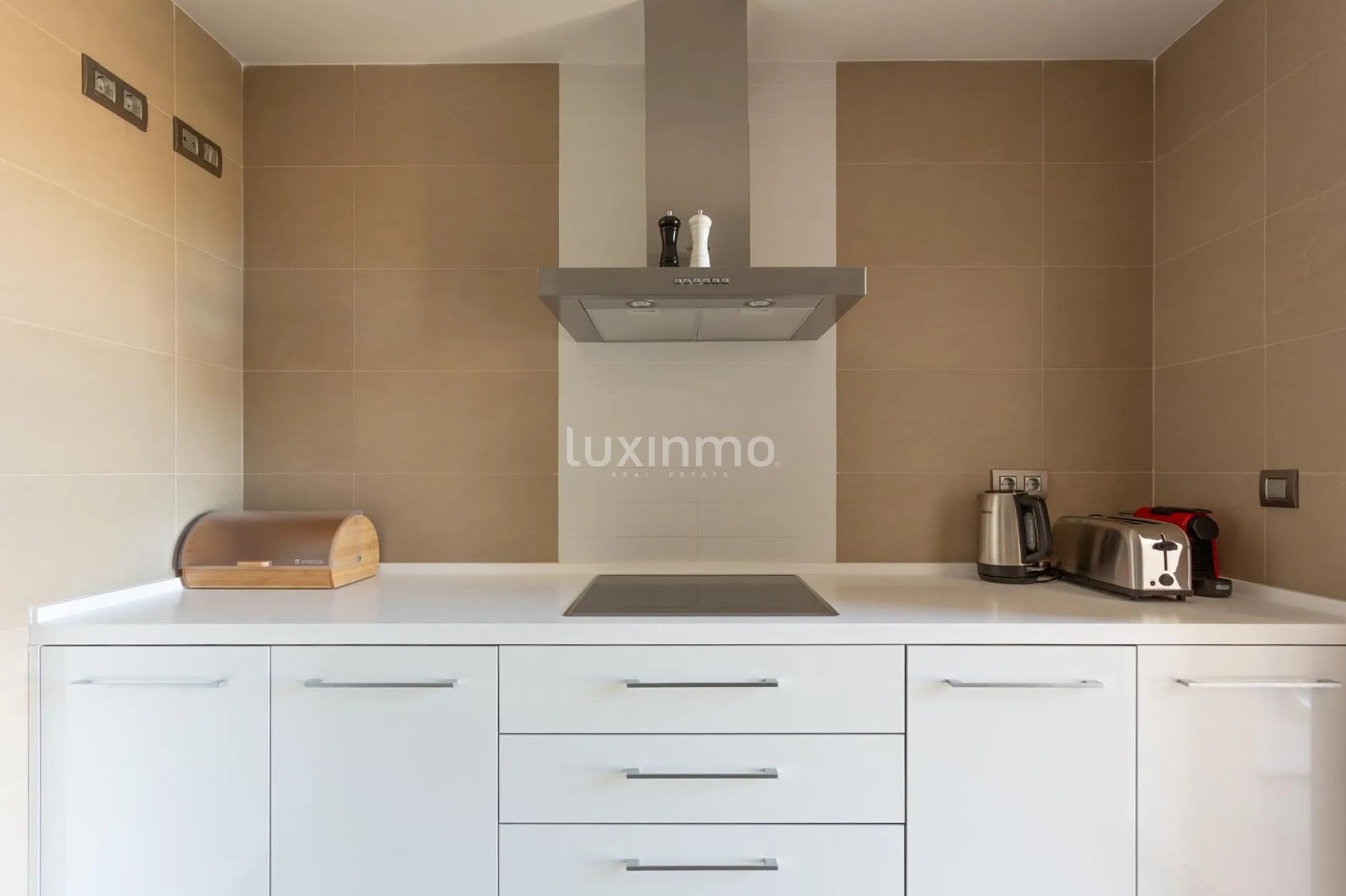 apartamento de lujo con vistas al mar en playa de poniente — photo 13