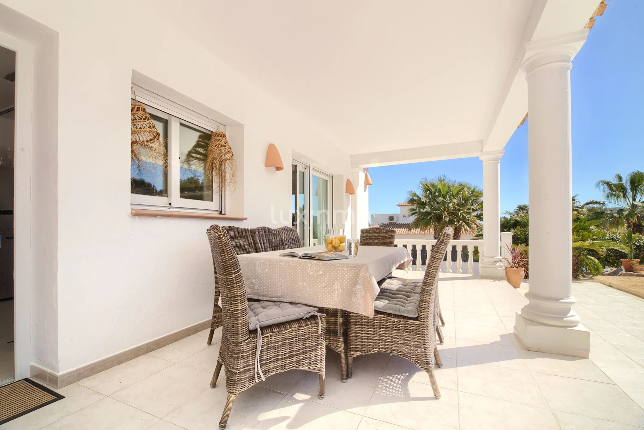 Mediterranean villa with guest house and pool in Javea — photo 3