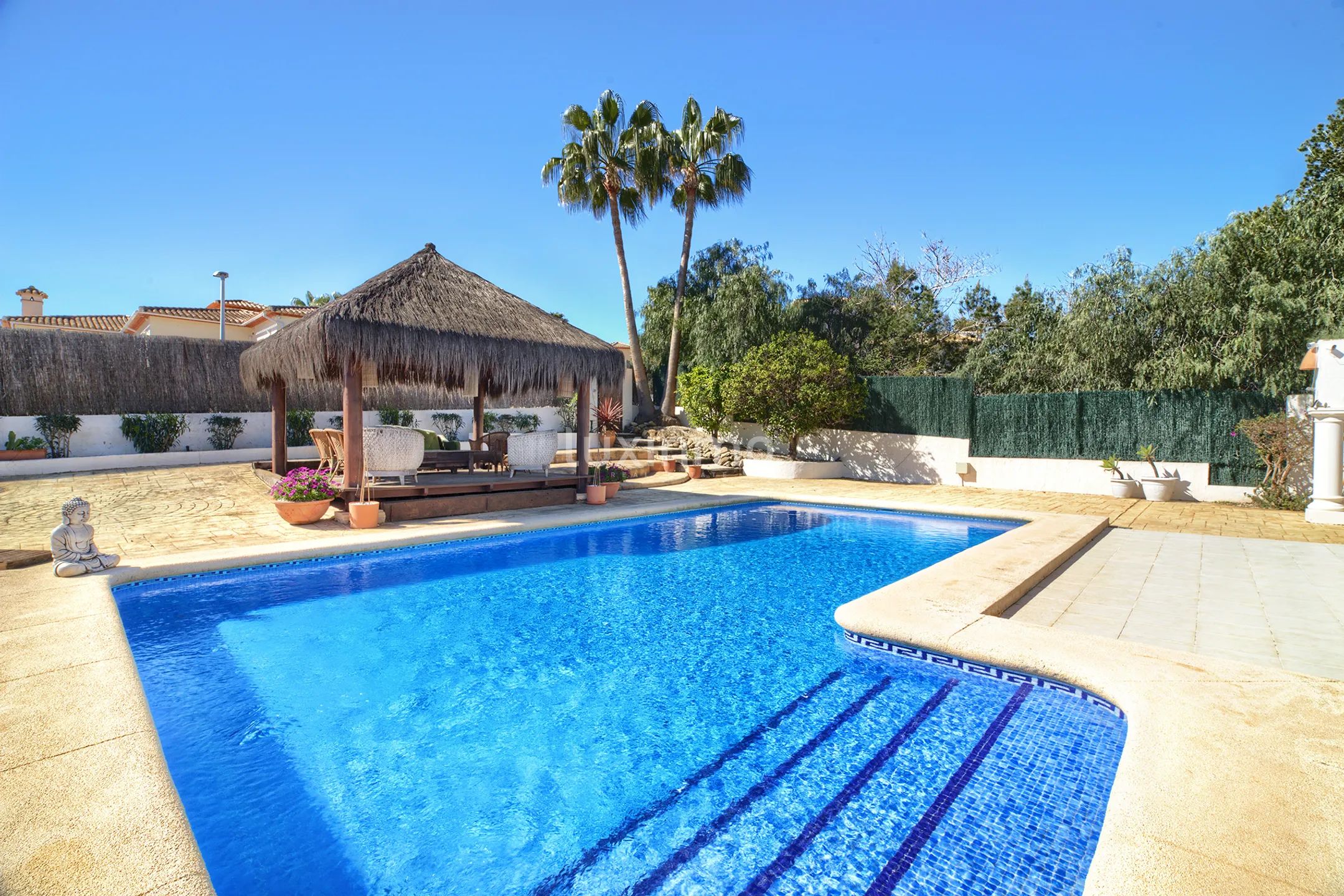 Mediterranean villa with guest house and pool in Javea — photo 24
