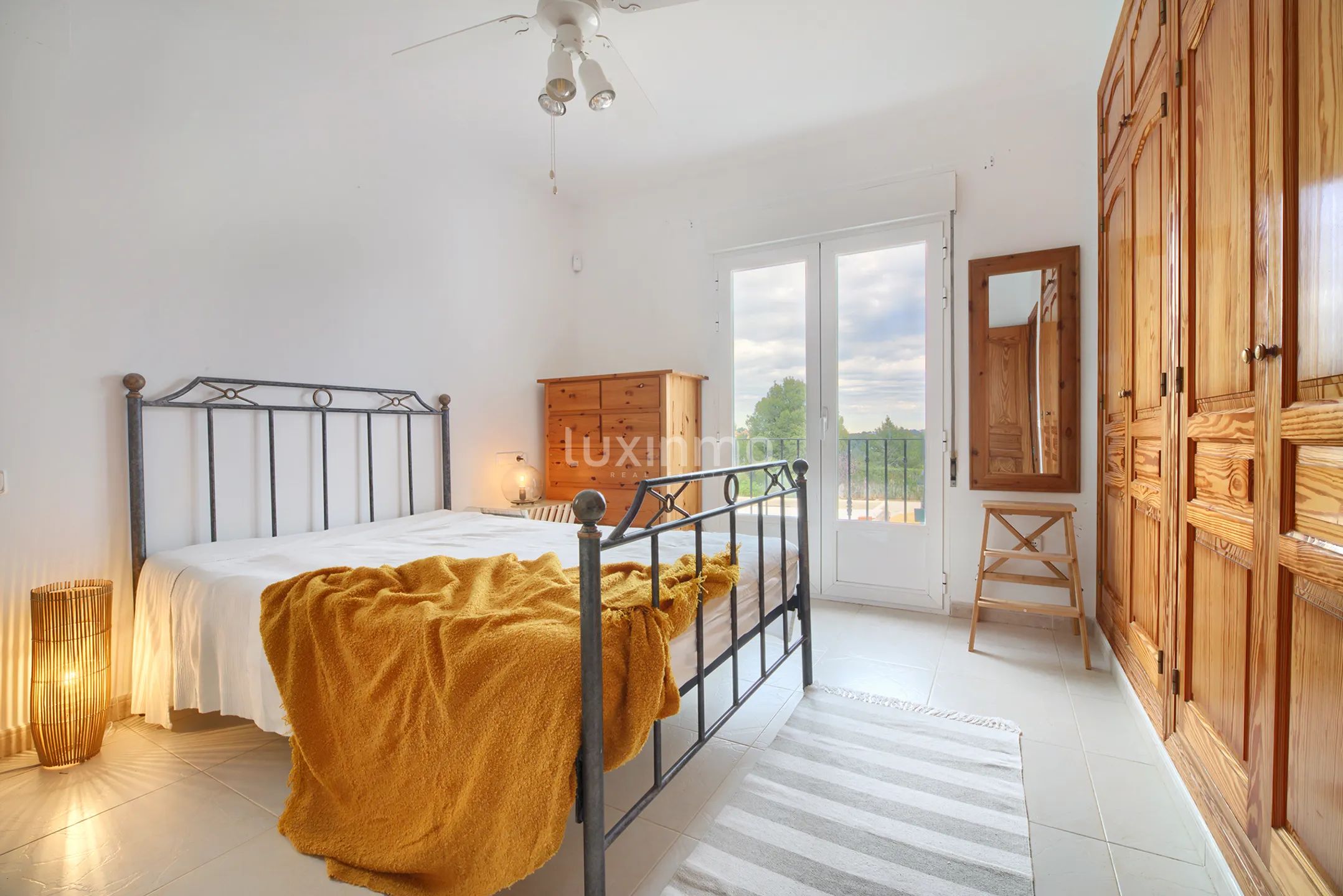 Mediterranean villa with guest house and pool in Javea — photo 7