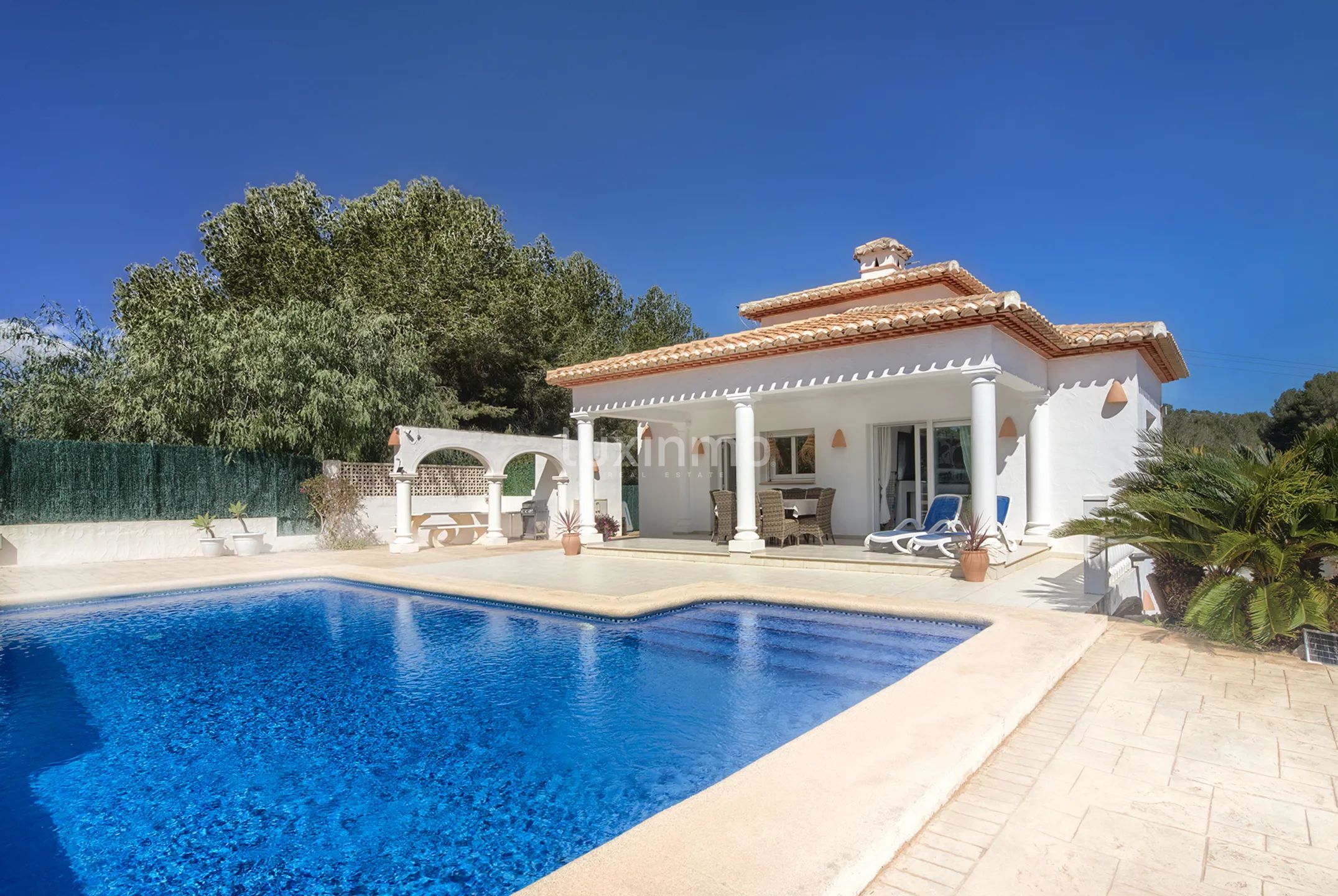 Mediterranean villa with guest house and pool in Javea — photo 22