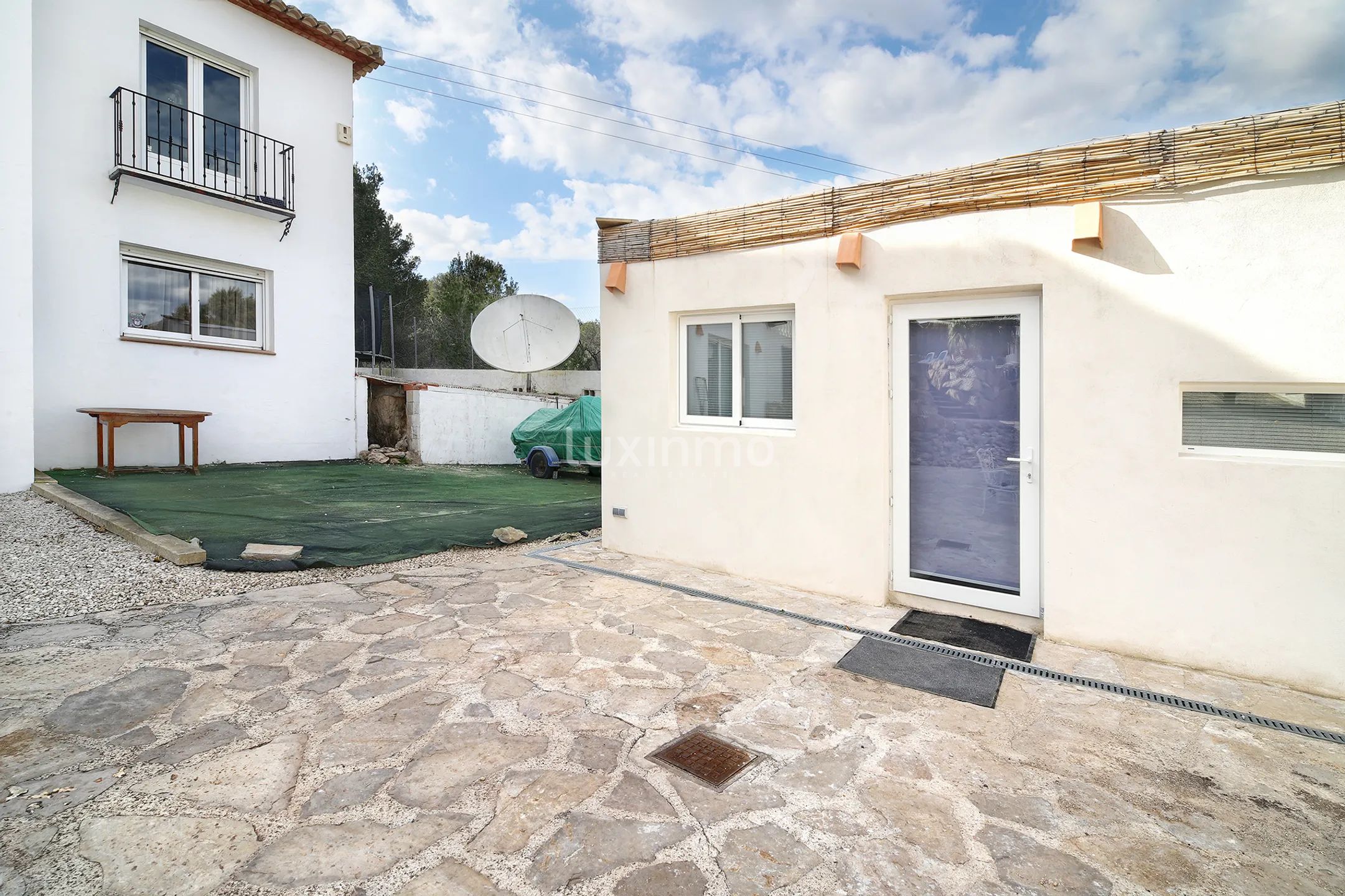 Mediterranean villa with guest house and pool in Javea — photo 18